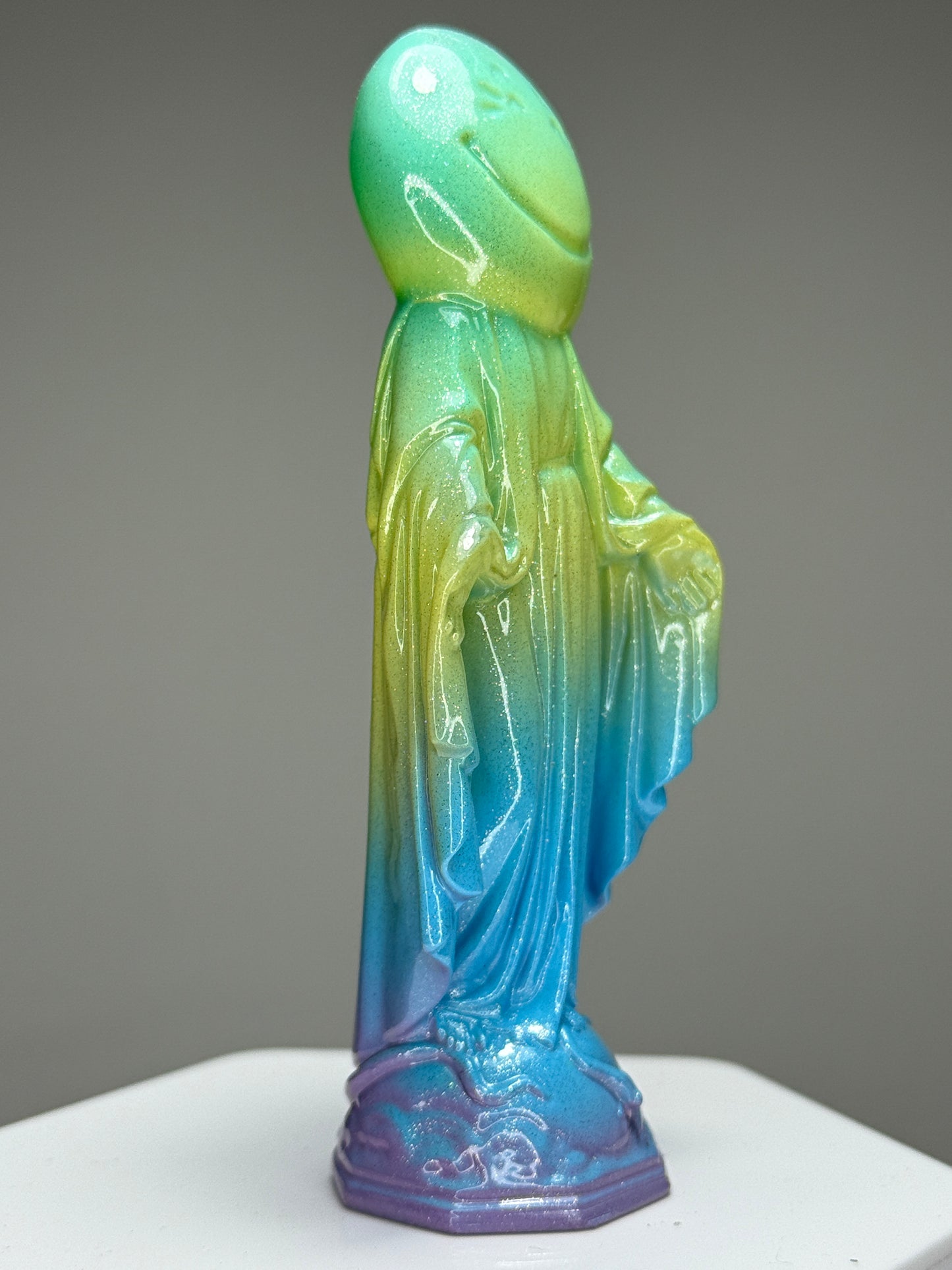 Happy Mary: Pastel Rainbow