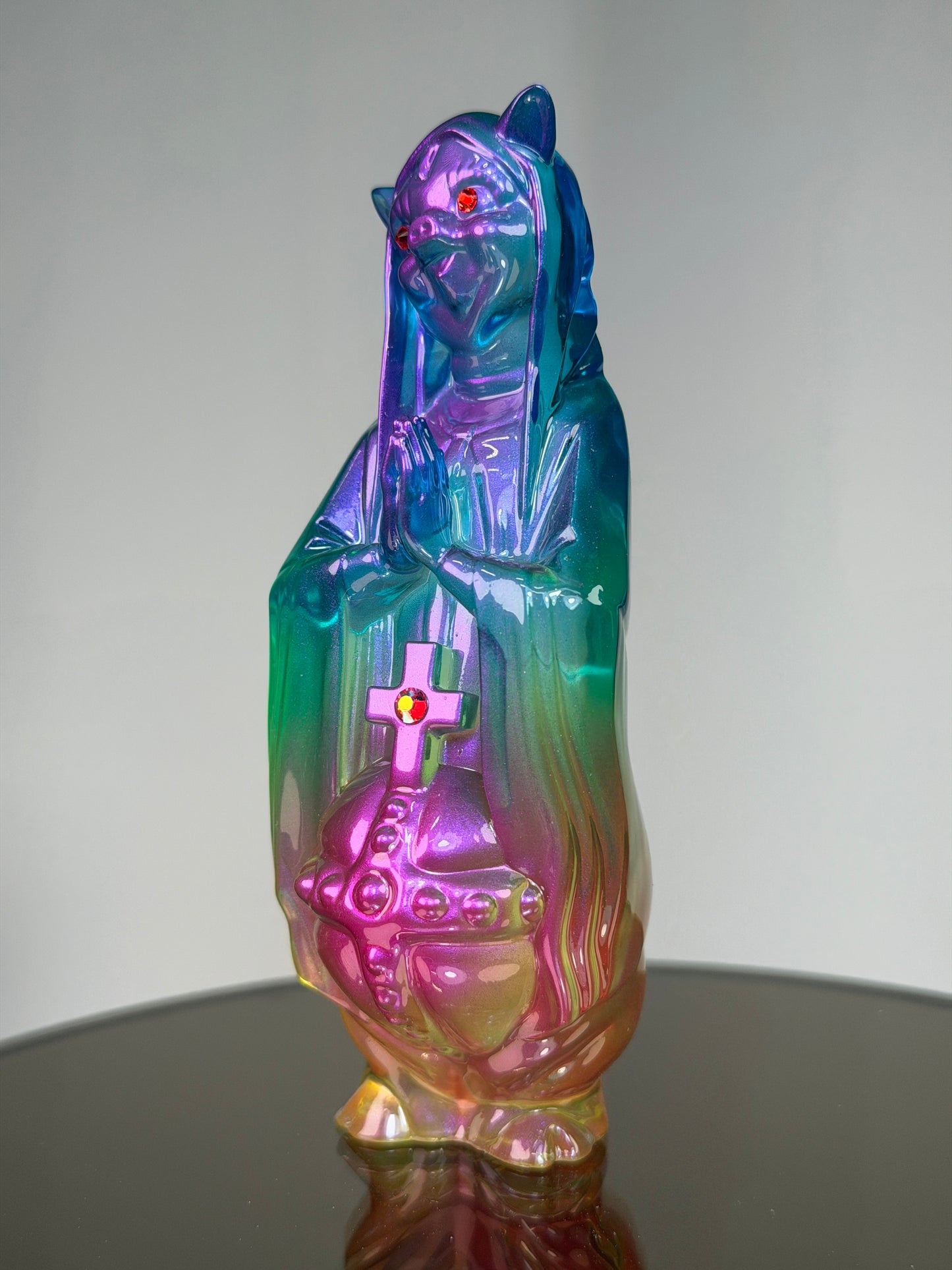 Piggy Mary, With Child: Slight Rainbow