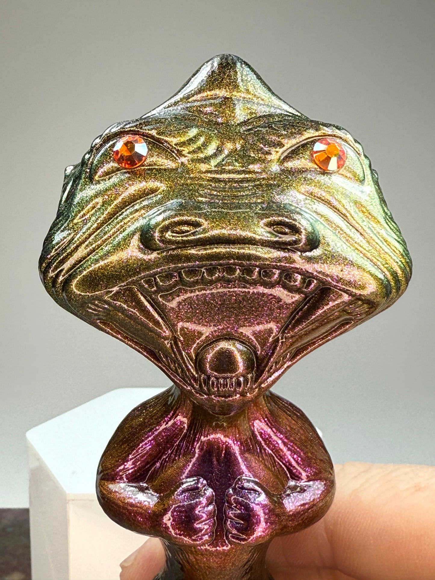 Fisheye Ape: Colorshift Closeup