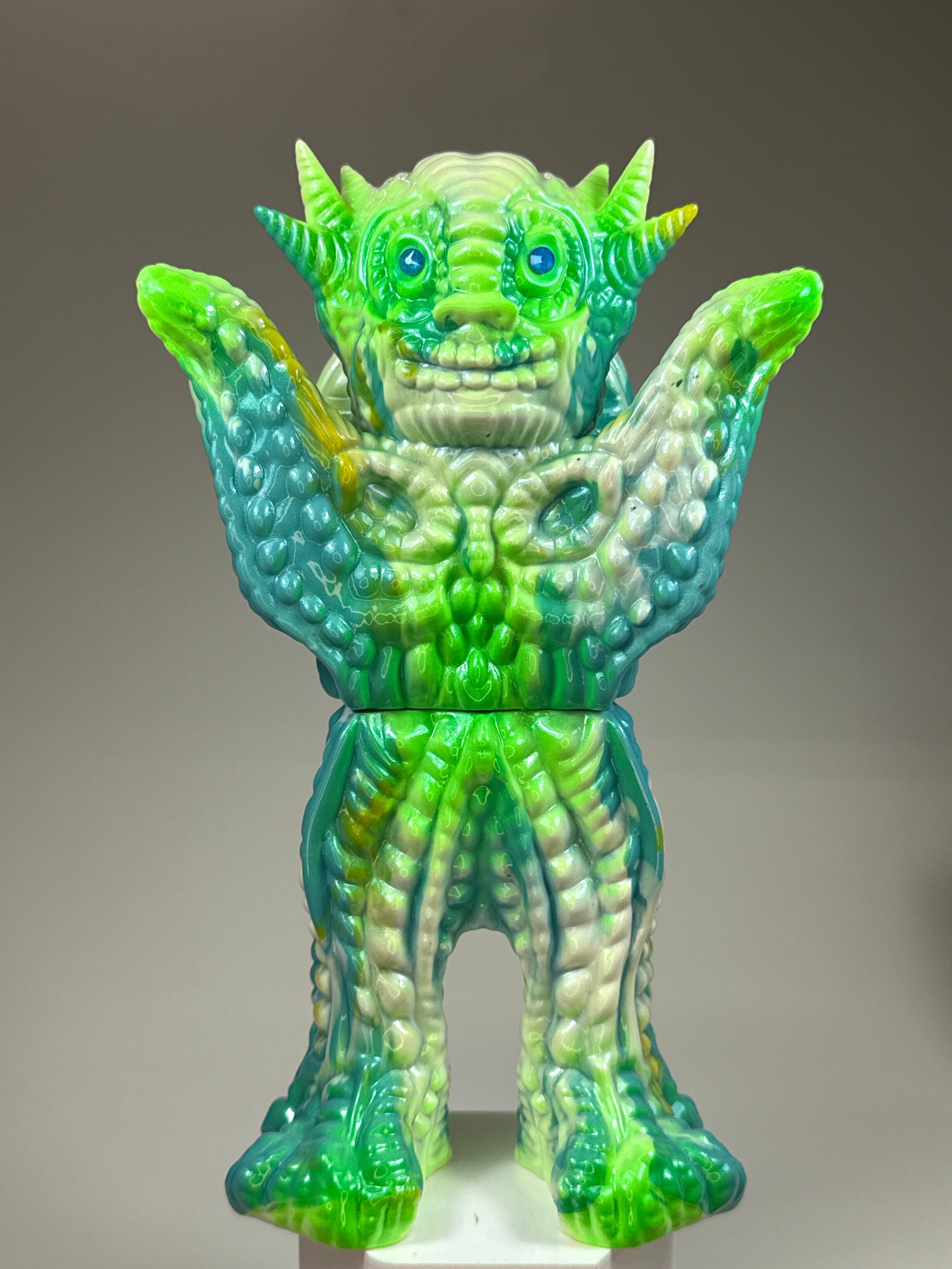 Beautiful Insect: Trapezoid Non Grada – Zimot