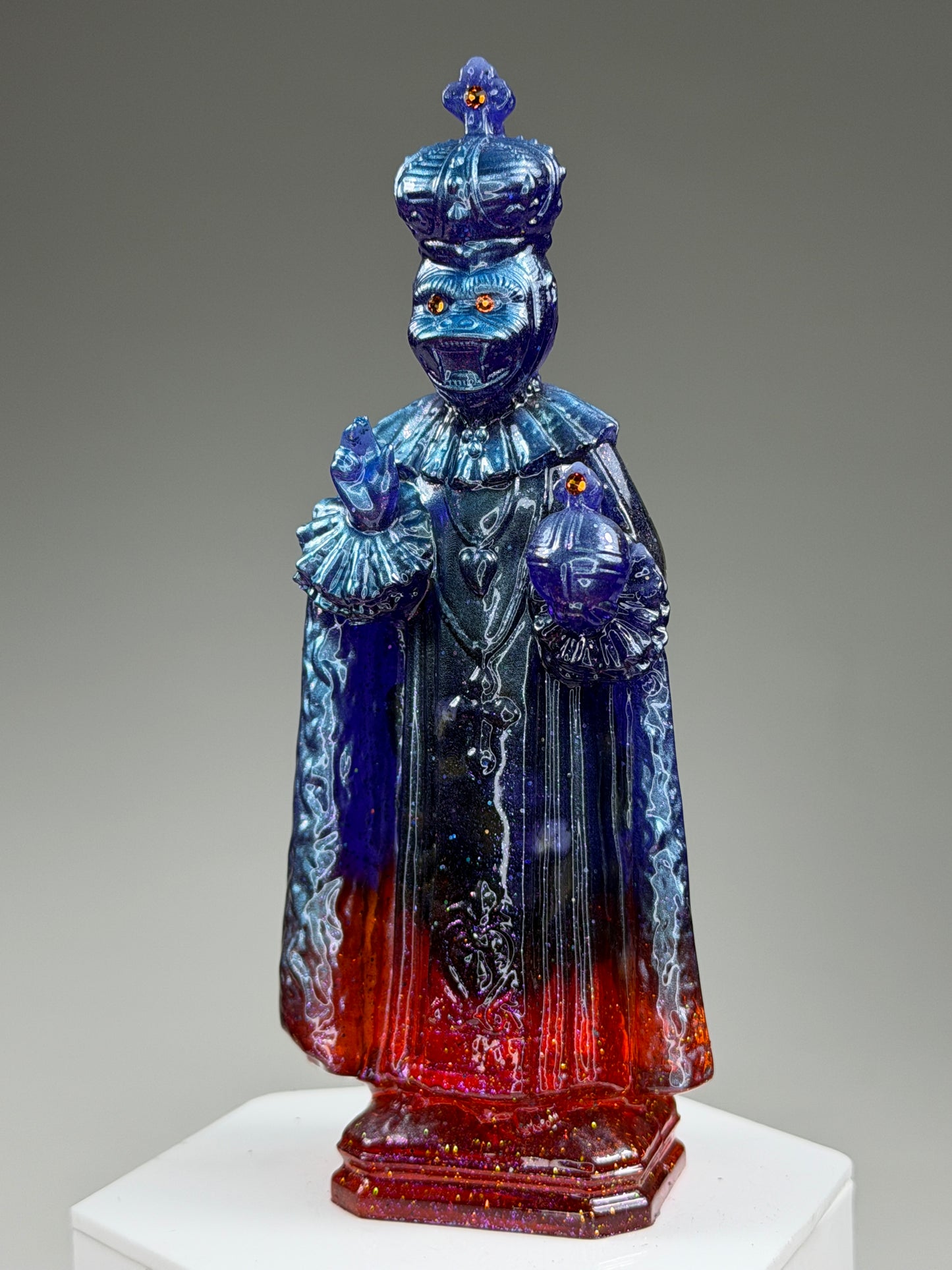 Saint Ape: Royal Fade Glow