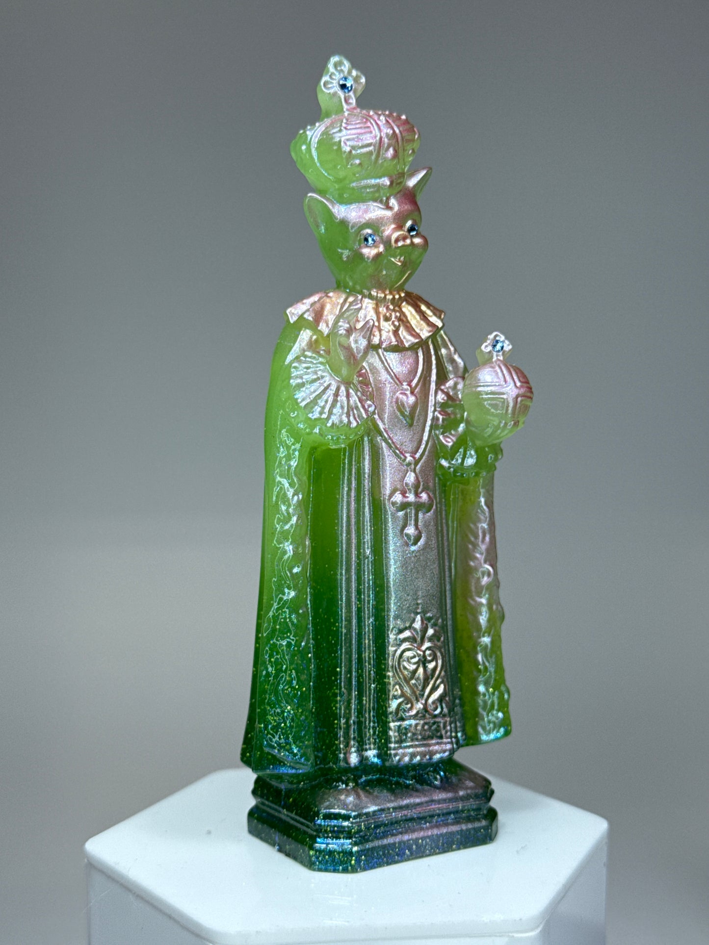 Saint Piggy: Green/Pink Glow