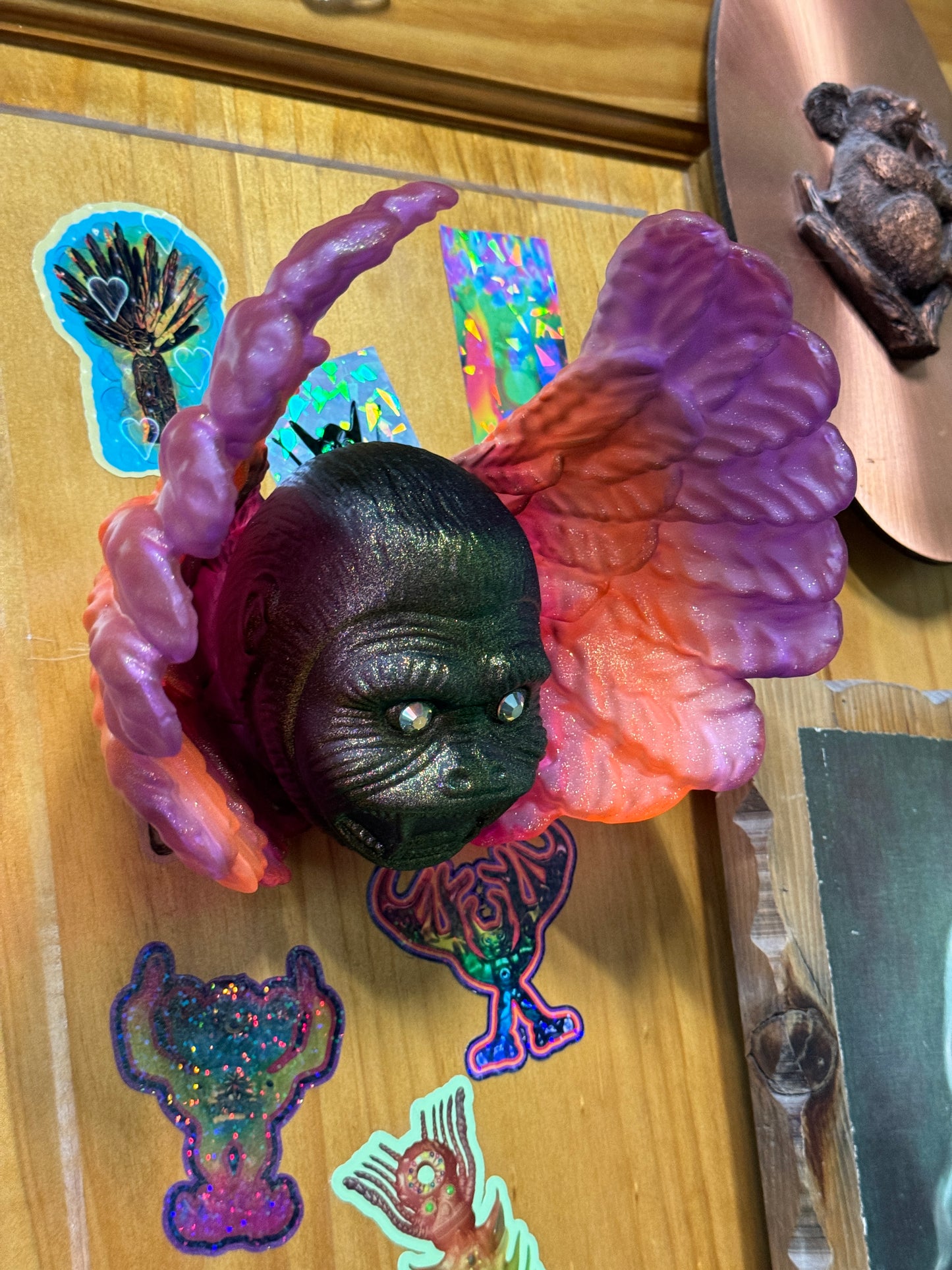 Cherub Ape: XXL Vibrant Creation