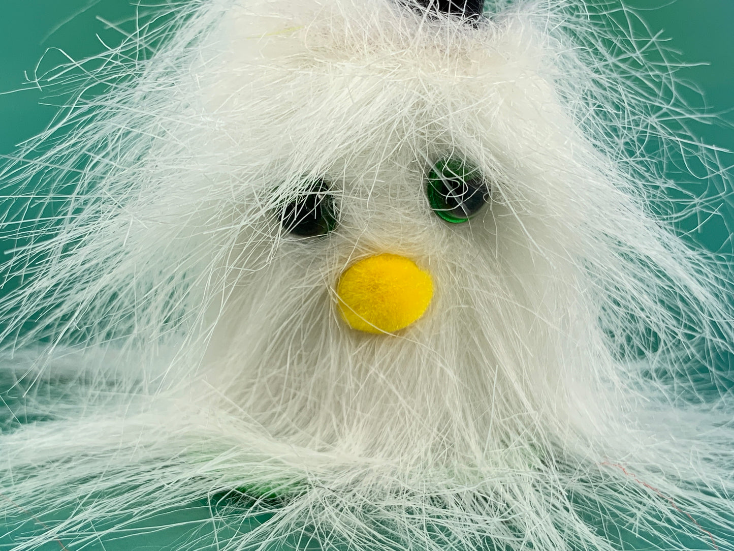 Dimrot: White with Green eyes and Foots, Yellow Nose