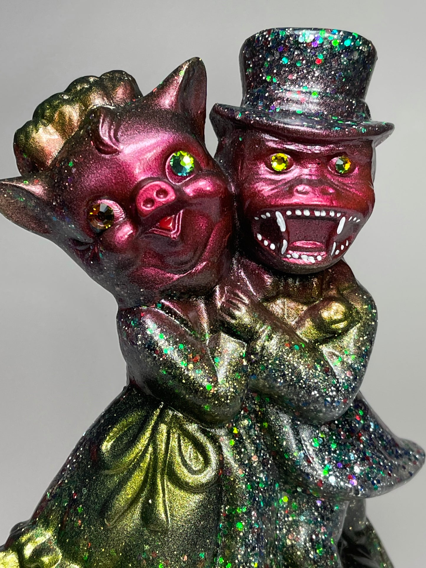 The Wedding of Piggy and Ape: Magical Glitter Adventure