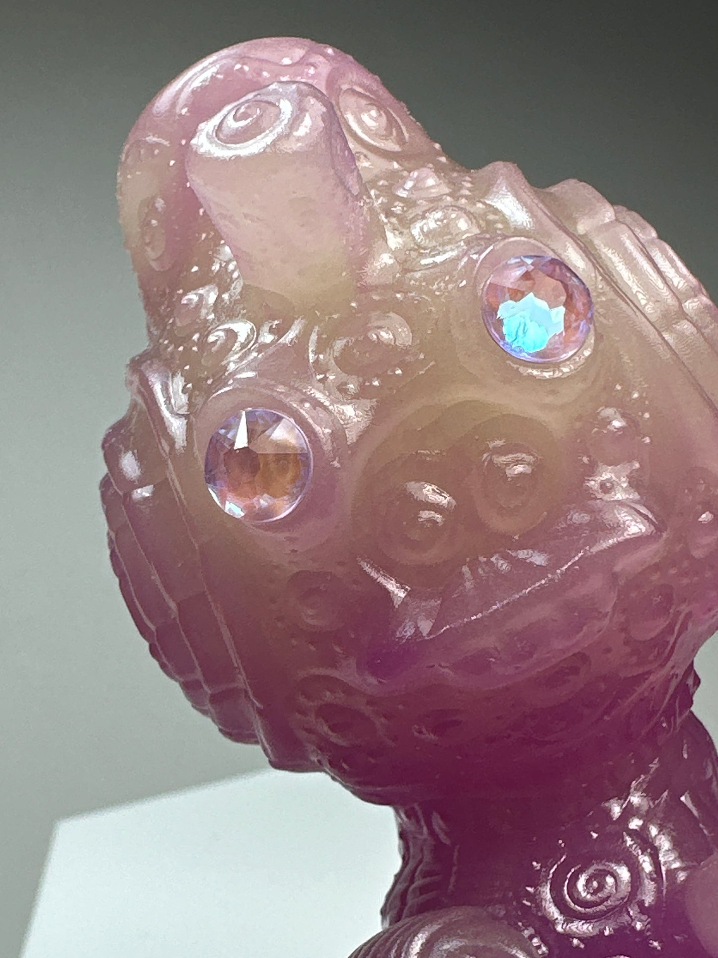 Robot Twisty Pig V2: Purple/White Glow