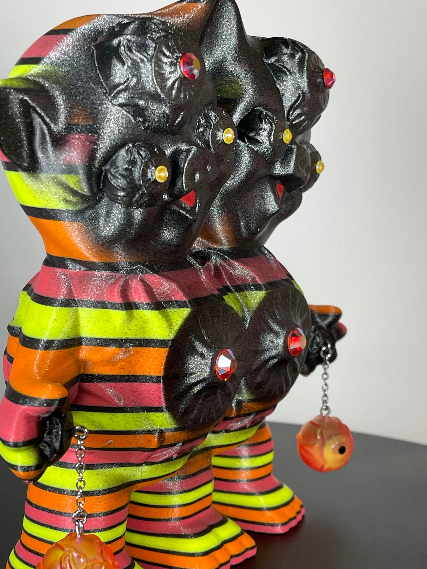 Insane Eyeball Pig: Powerful Dangle Eyes