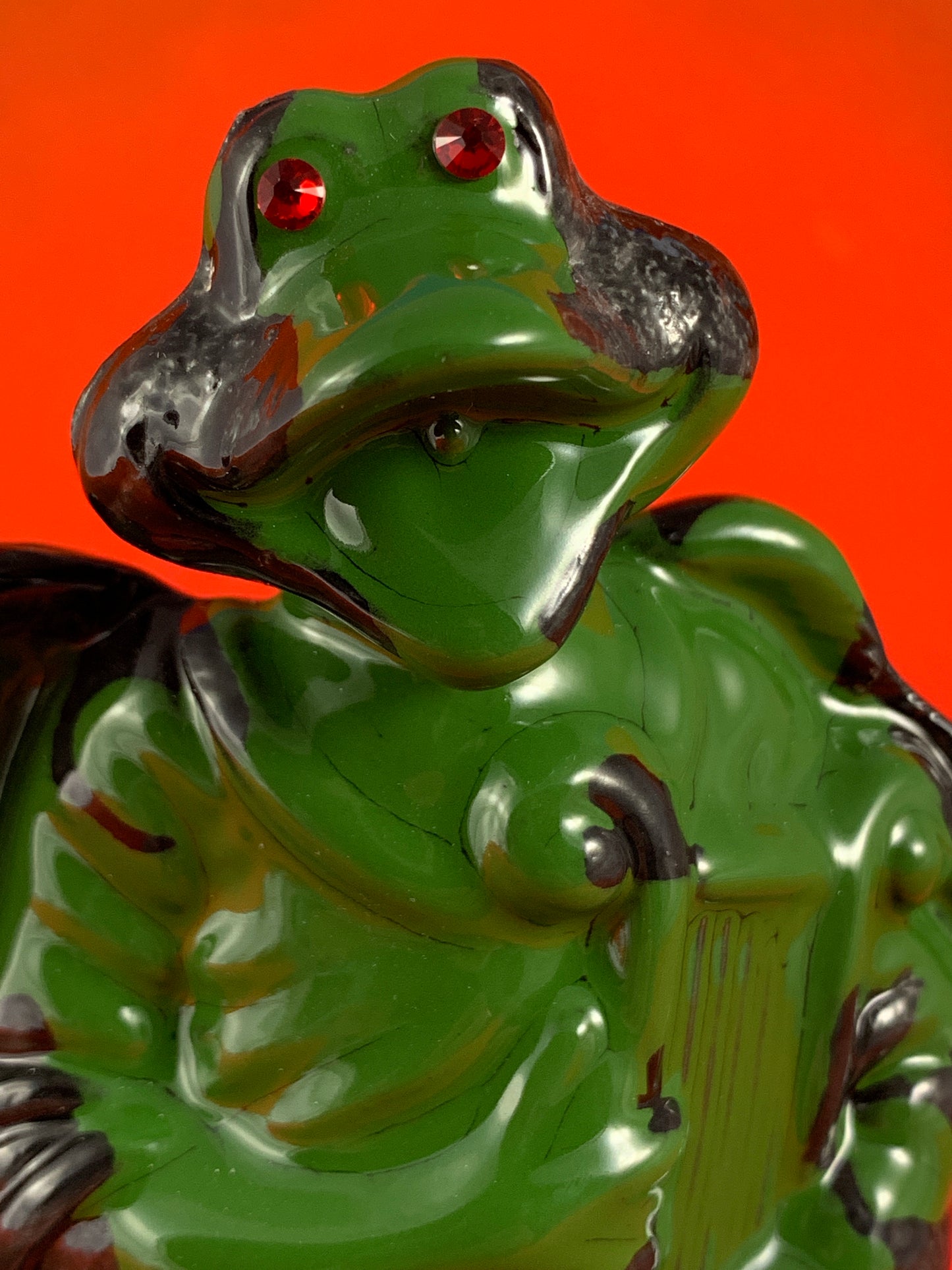 Harp Frog: Black and Green