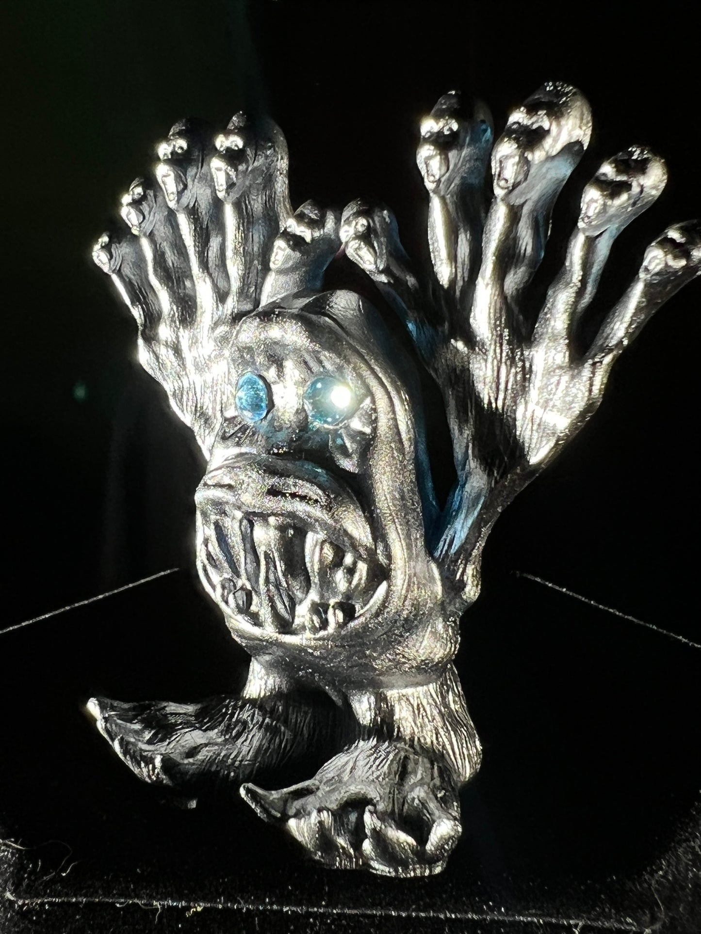 Ape Fingers Beast: Pick a Little