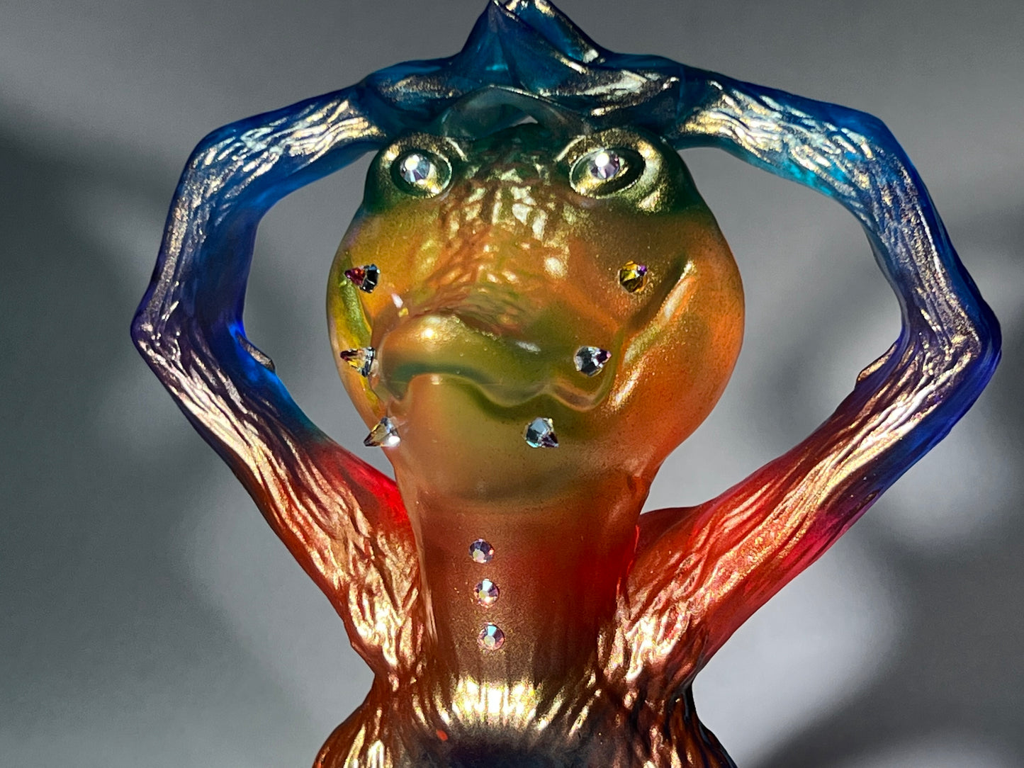 Shadow Eye Croc: Transparent Gold Rainbow