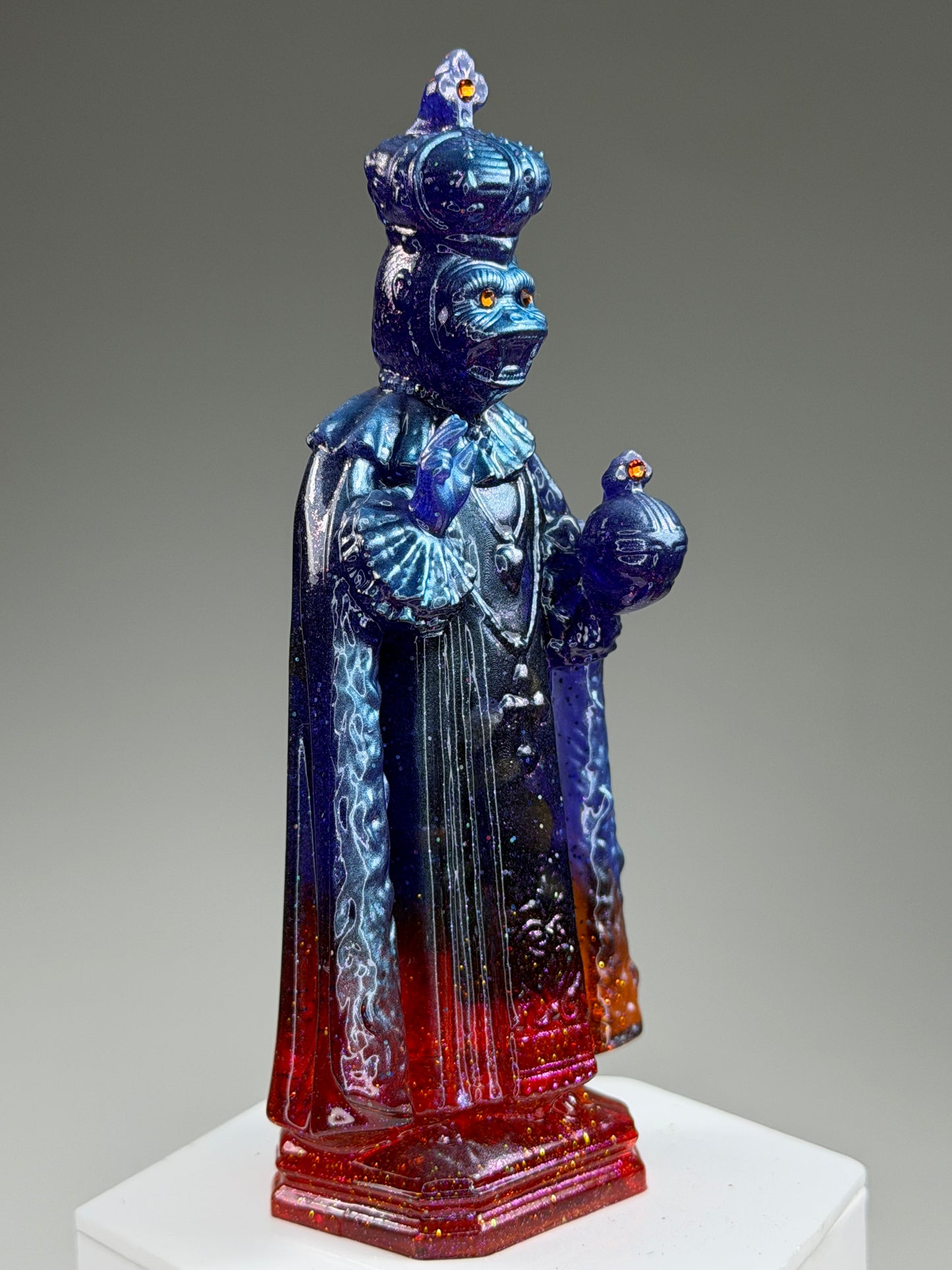 Saint Ape: Royal Fade Glow