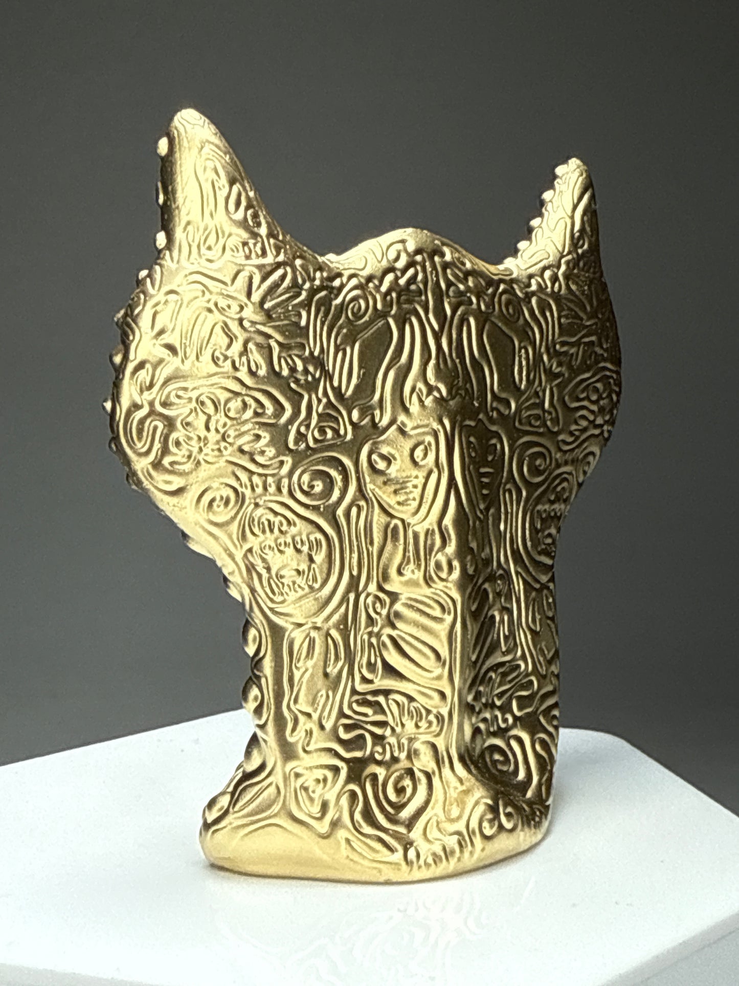 Kaxxl Yi’mm: Gold Chrome