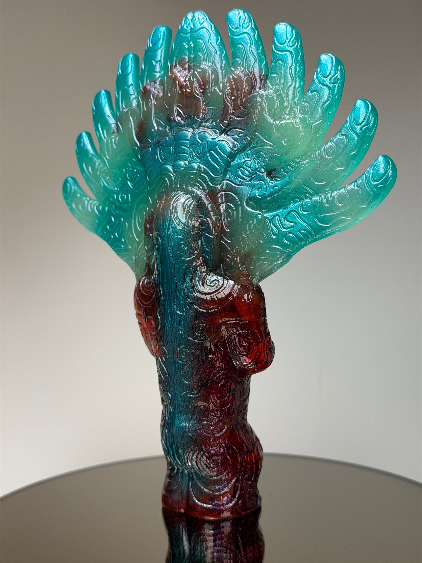 Ezqqn Ap’ee: Cosmic Glow Cycle