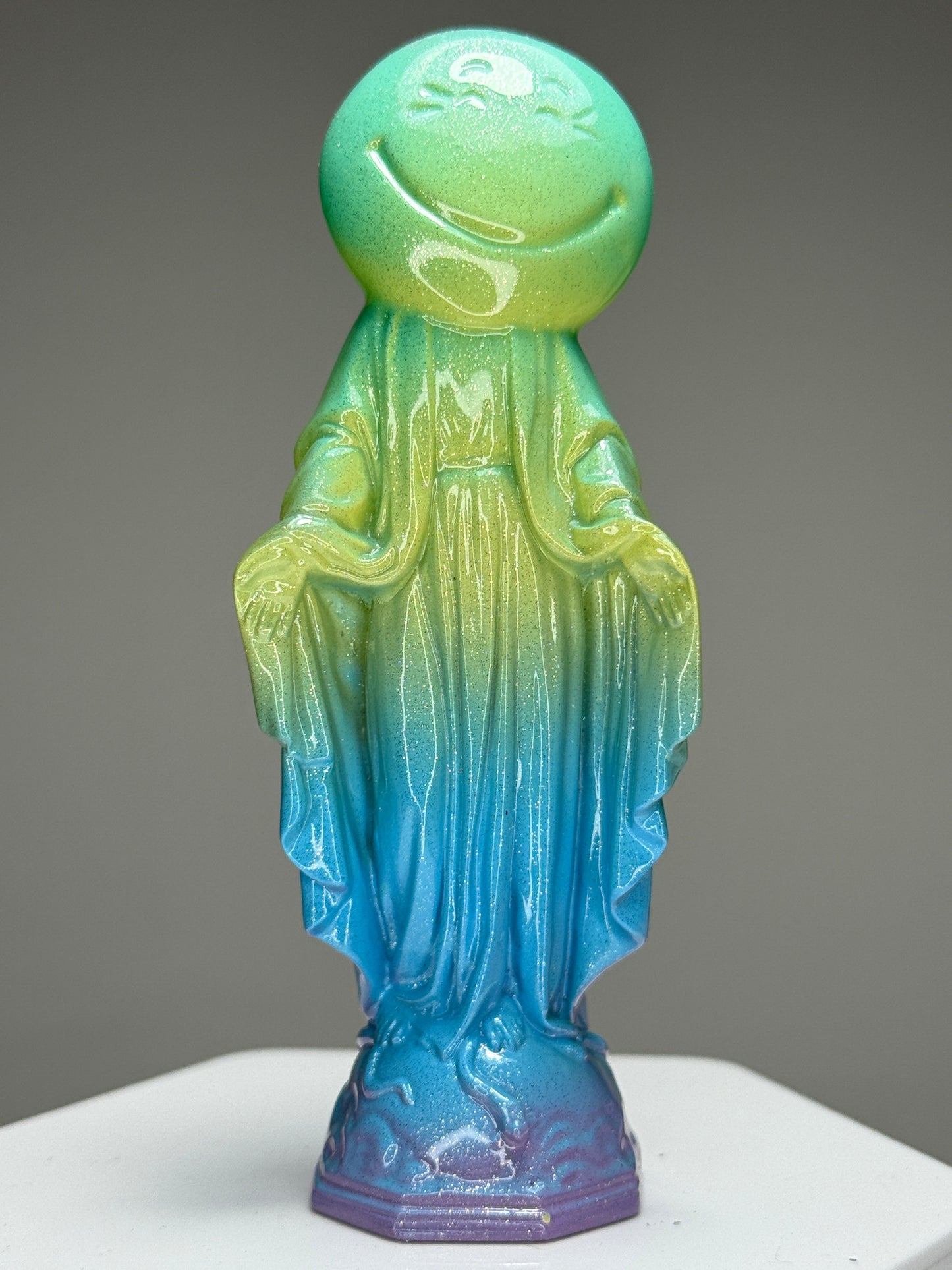 Happy Mary: Pastel Rainbow