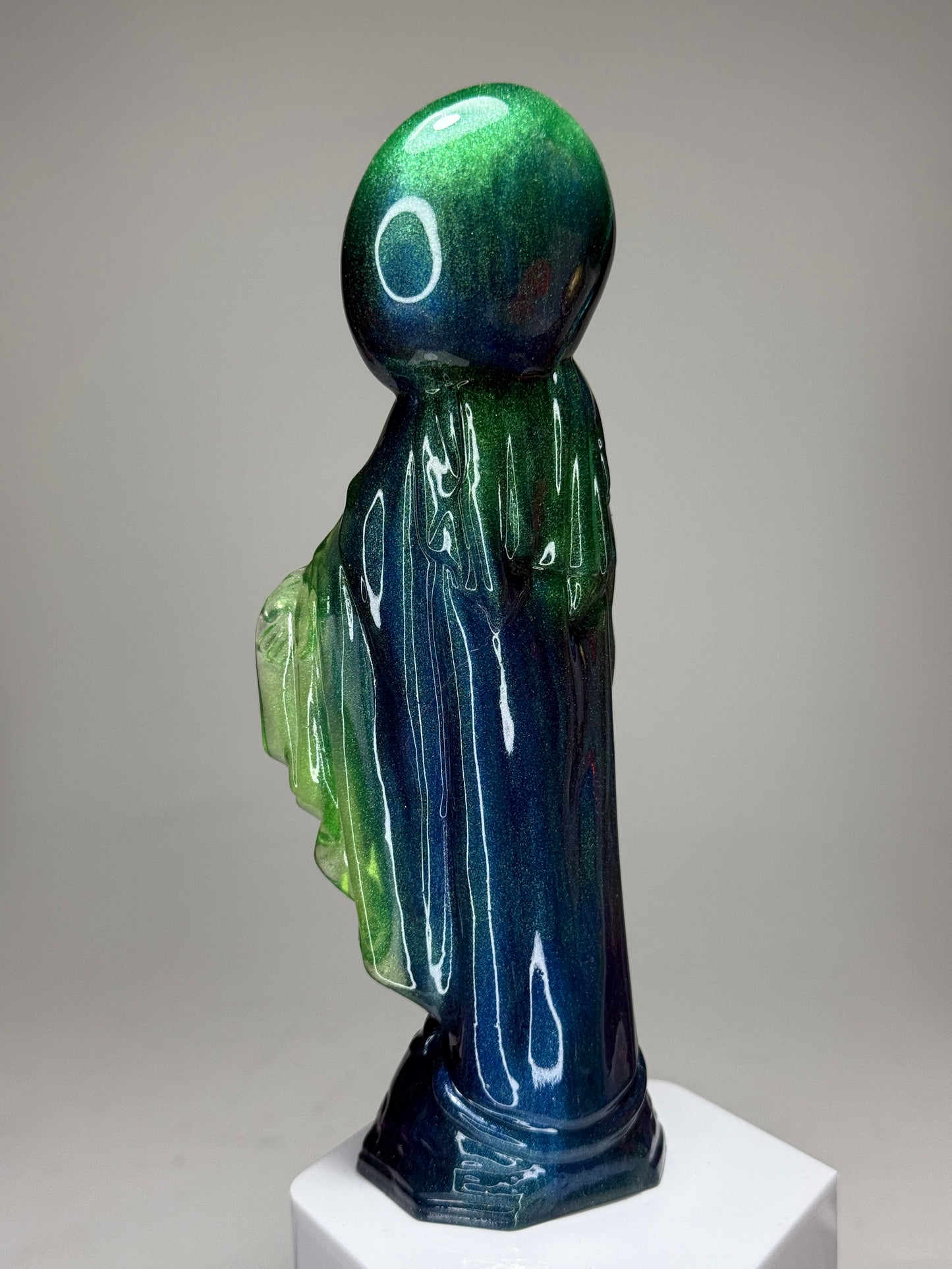 Happy Mary: Green ‘n Blue