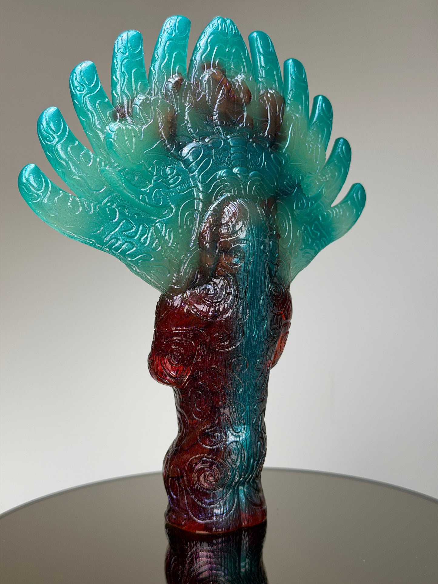 Ezqqn Ap’ee: Cosmic Glow Cycle