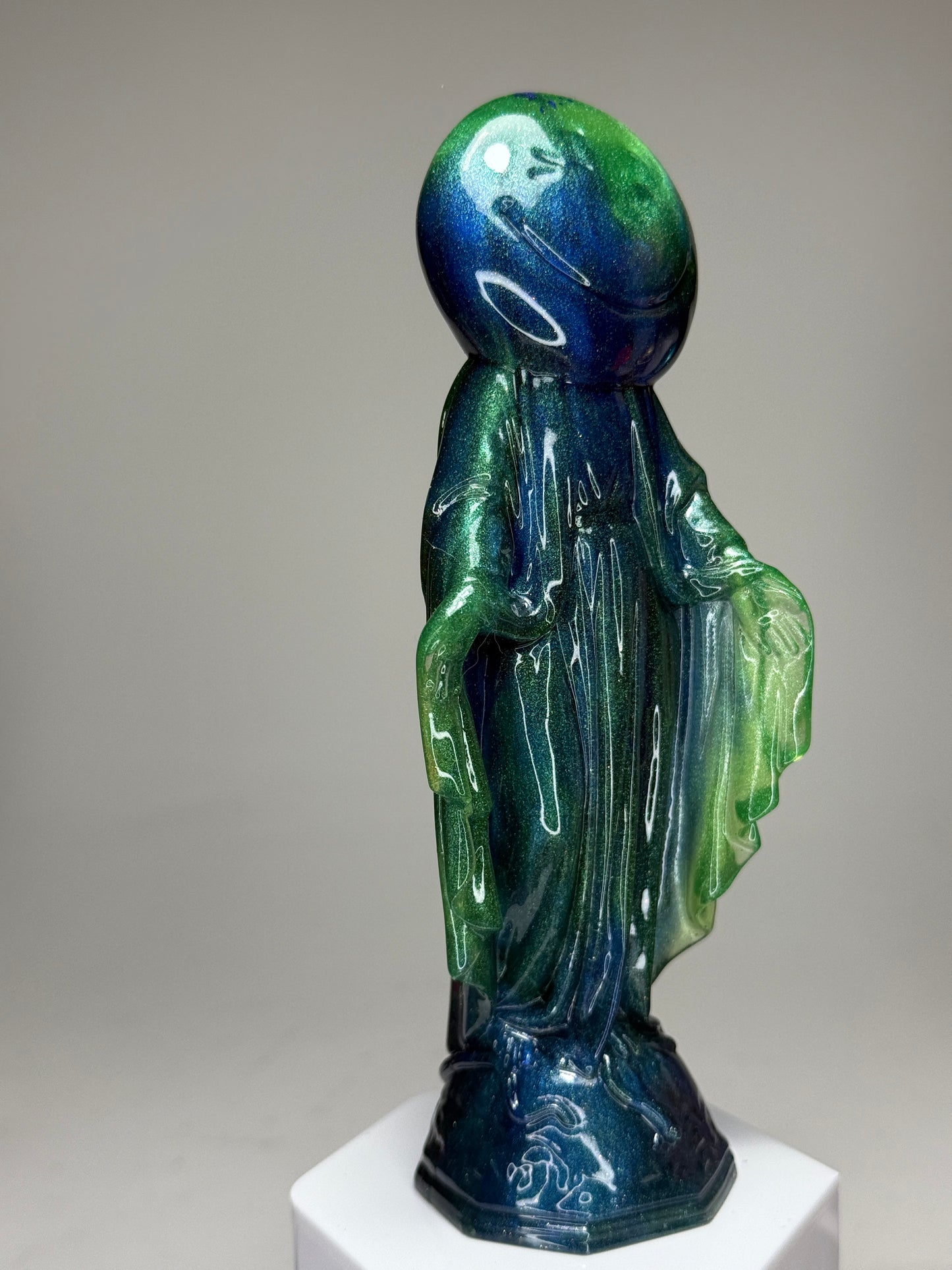 Happy Mary: Green ‘n Blue