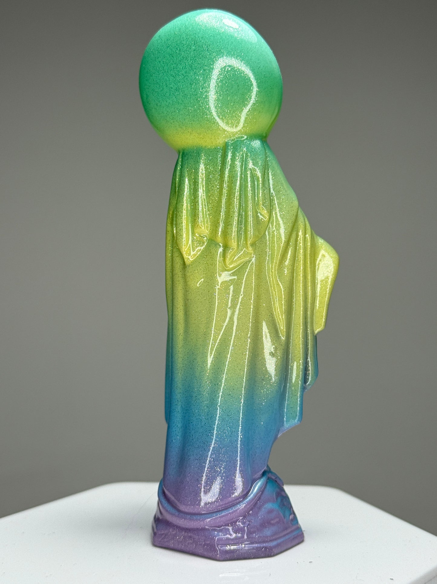 Happy Mary: Pastel Rainbow