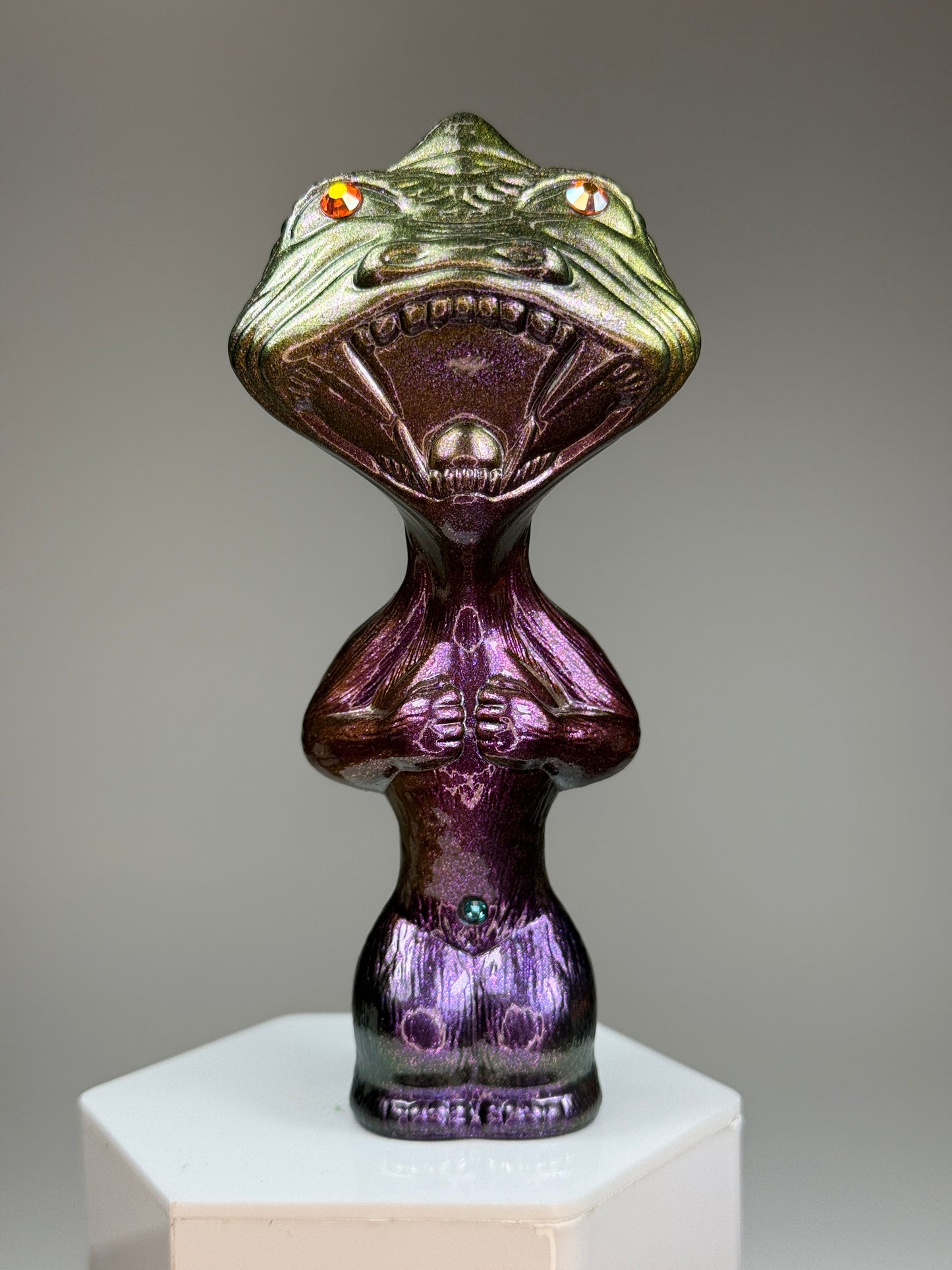 Fisheye Ape: Colorshift Closeup