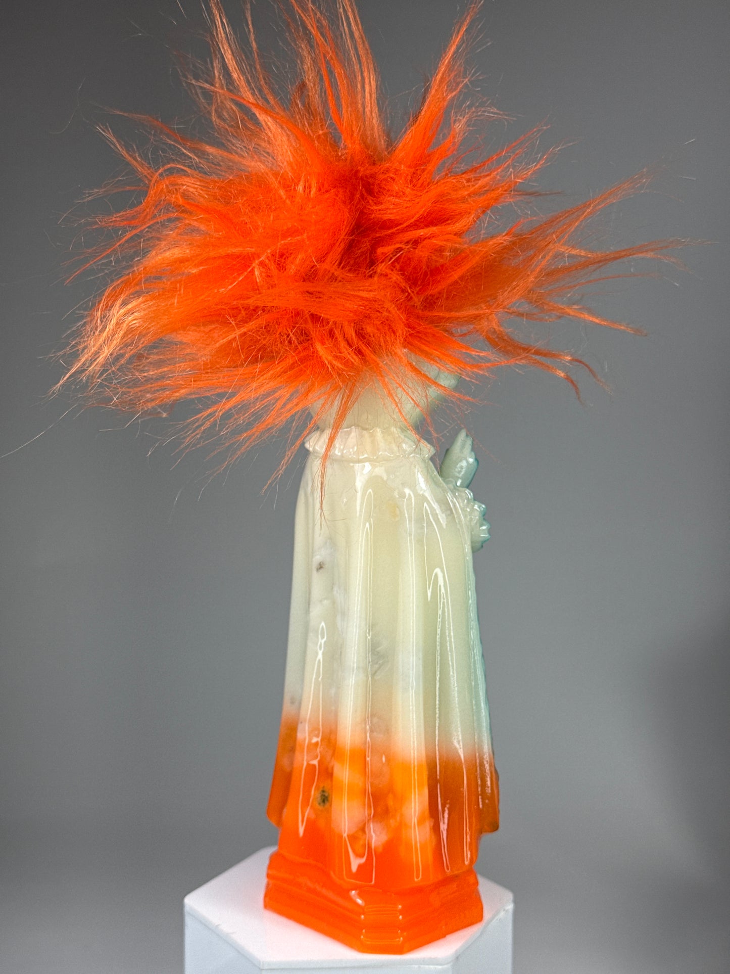 Saint Troll: Glow White/Orange