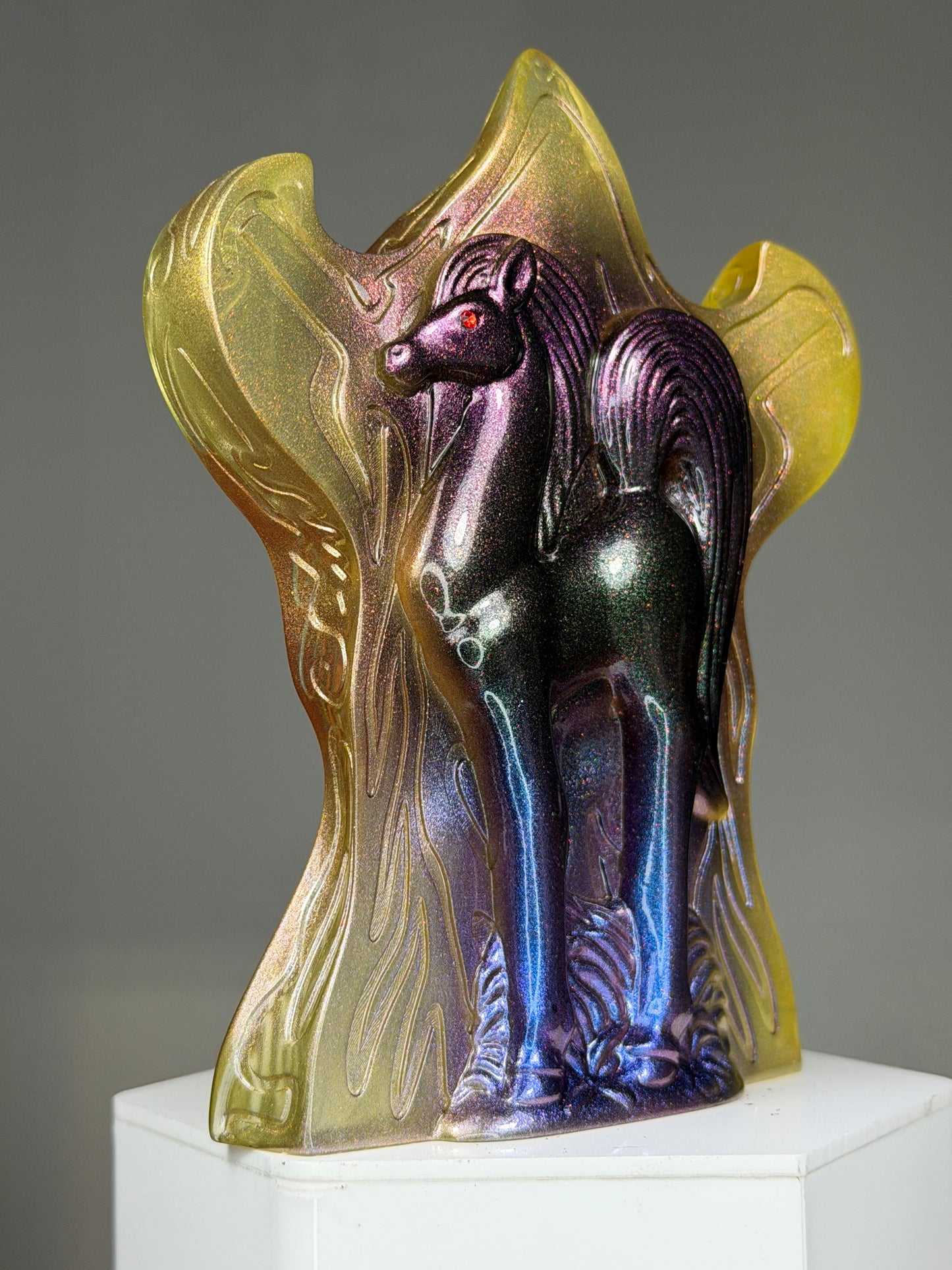 Xzeeo Ho’ss: Yellow/Colorshift Rainbow/Red