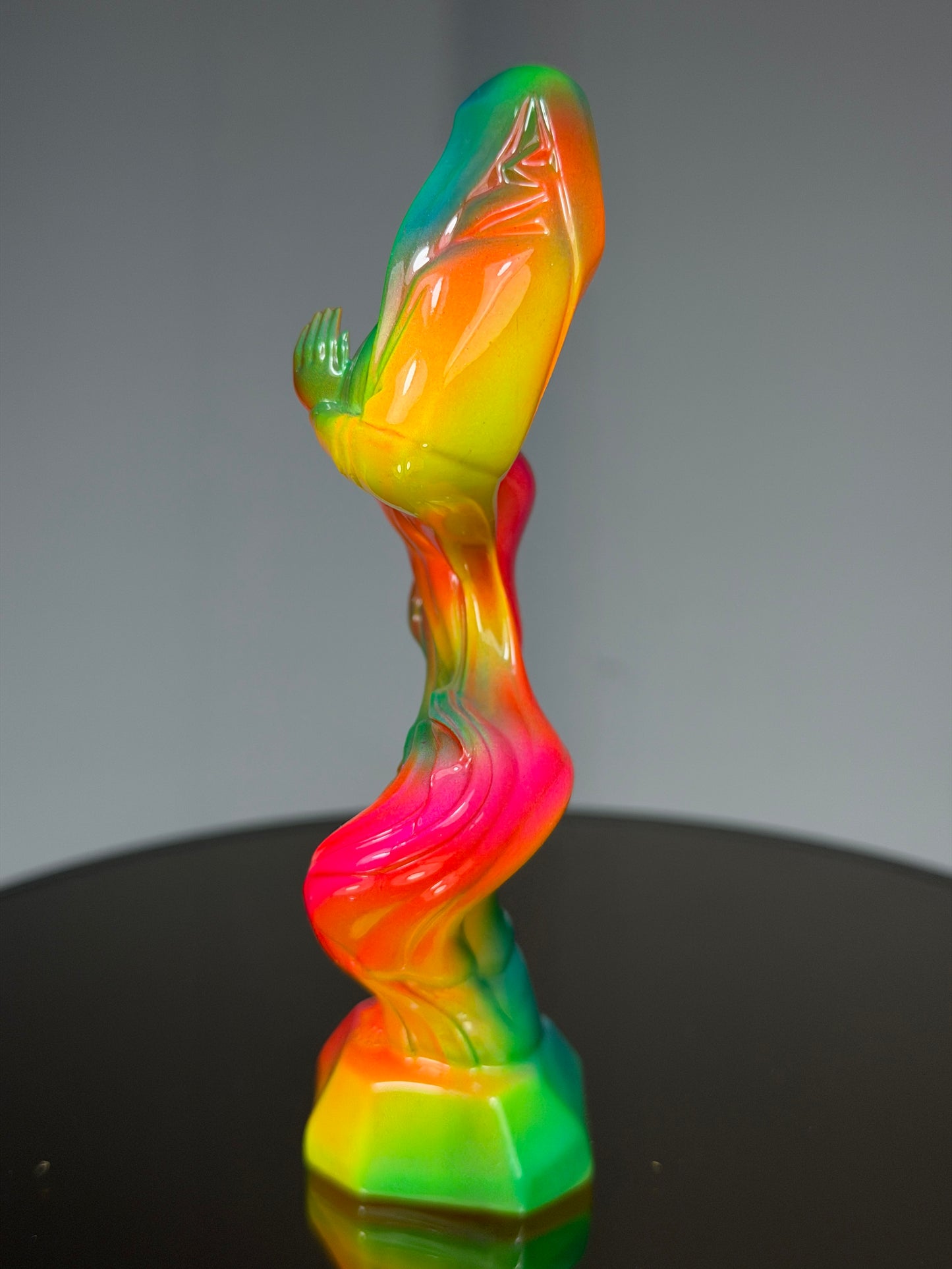 Twisteder Sister: Neon Twist