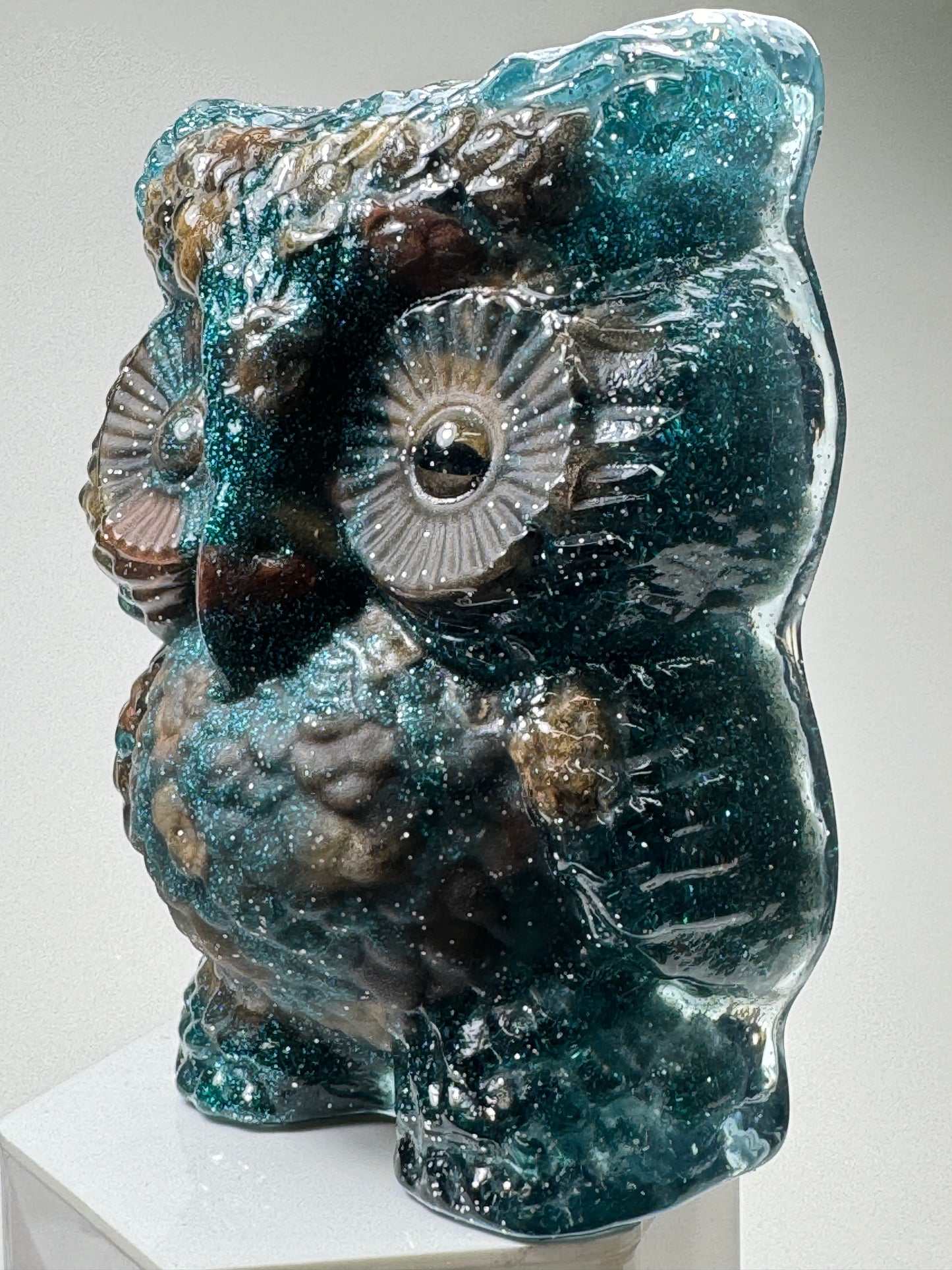 Midcentury Owl V2: Clear/Blue-Black Mica/Rocks