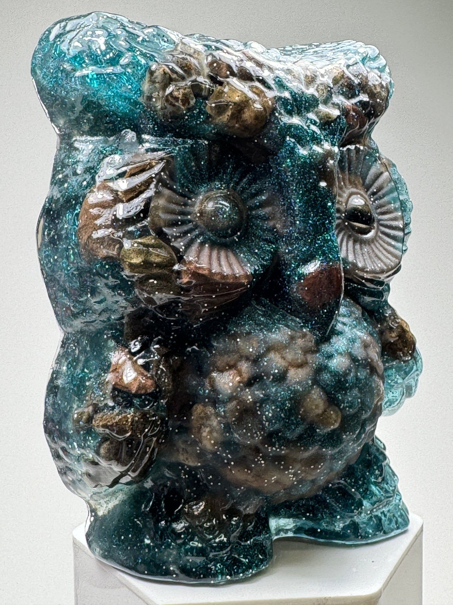 Midcentury Owl V2: Clear/Blue-Black Mica/Rocks