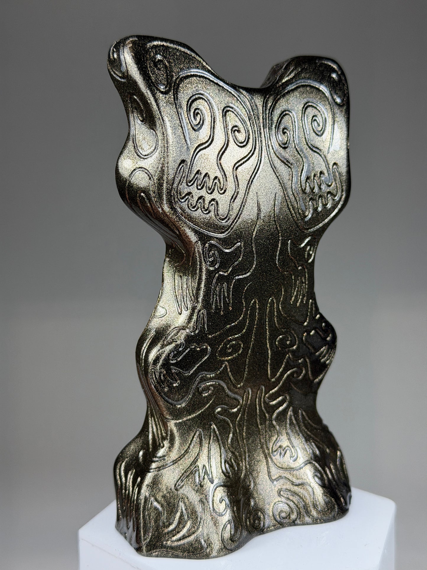 Bveeu Qe’bb: Mirrored Dark Chrome