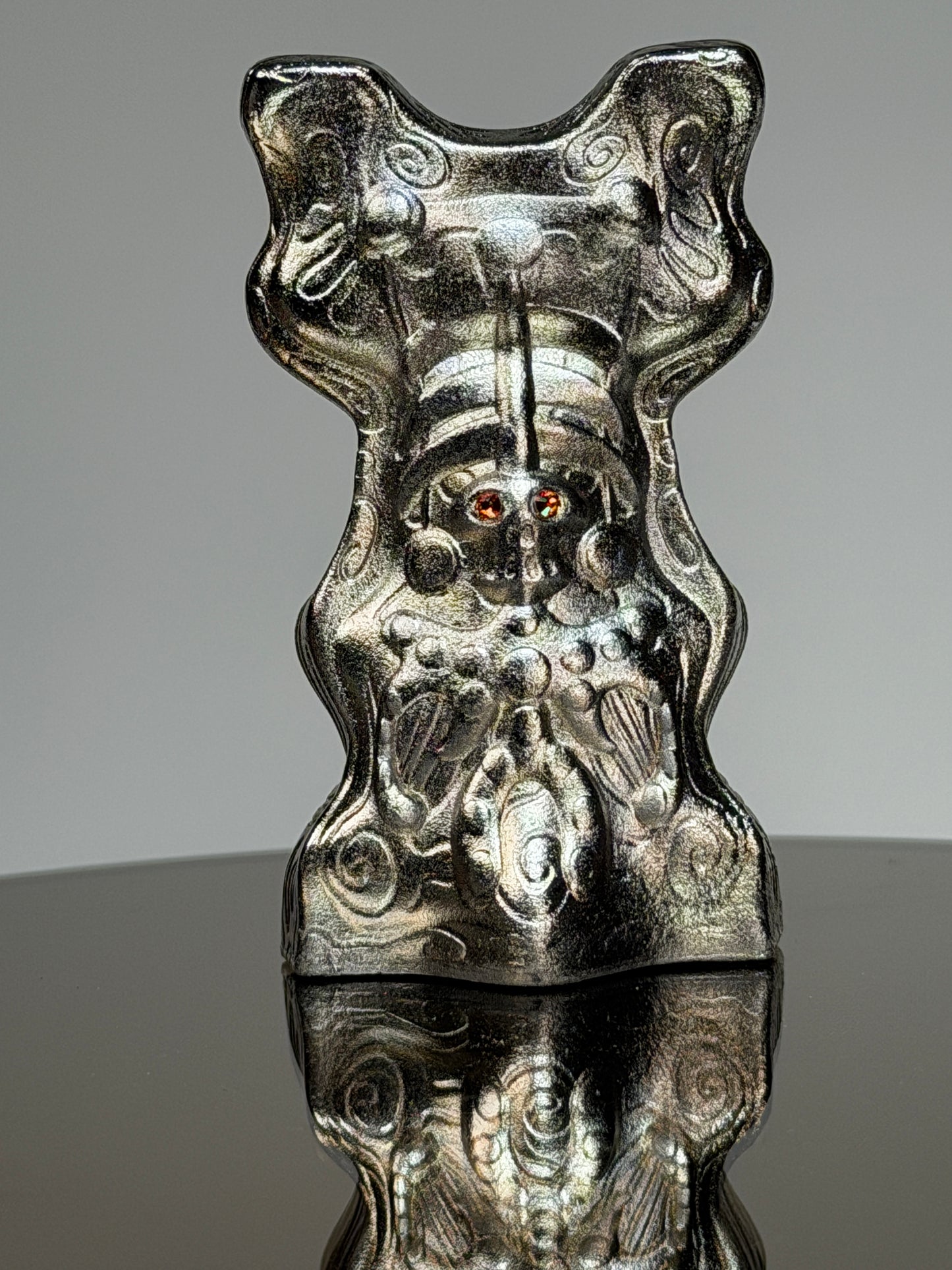 Bveeu Qe’bb: Chrome Plated Mystic