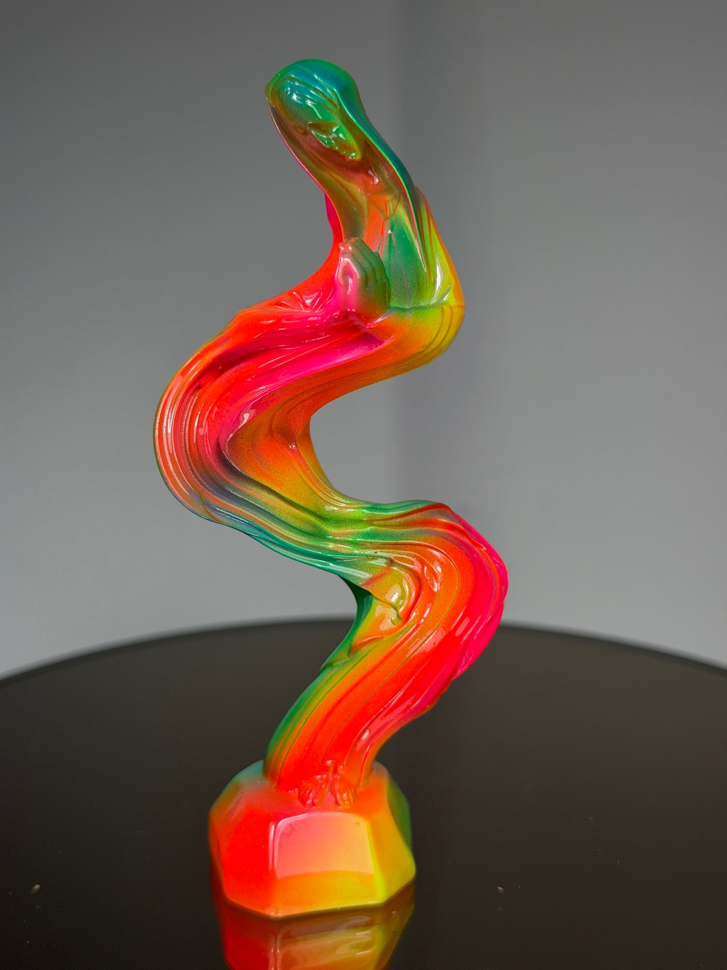 Twisteder Sister: Neon Twist