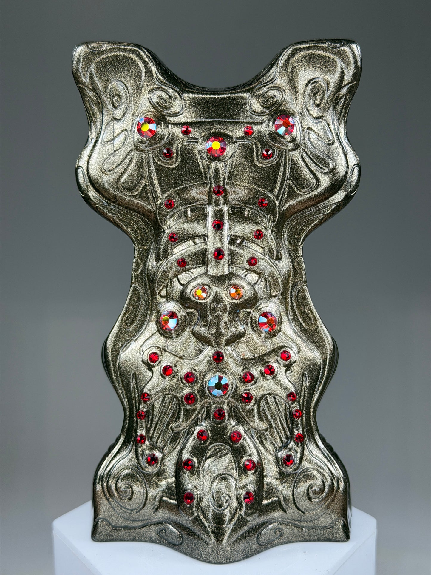 Bveeu Qe’bb: Mirrored Dark Chrome