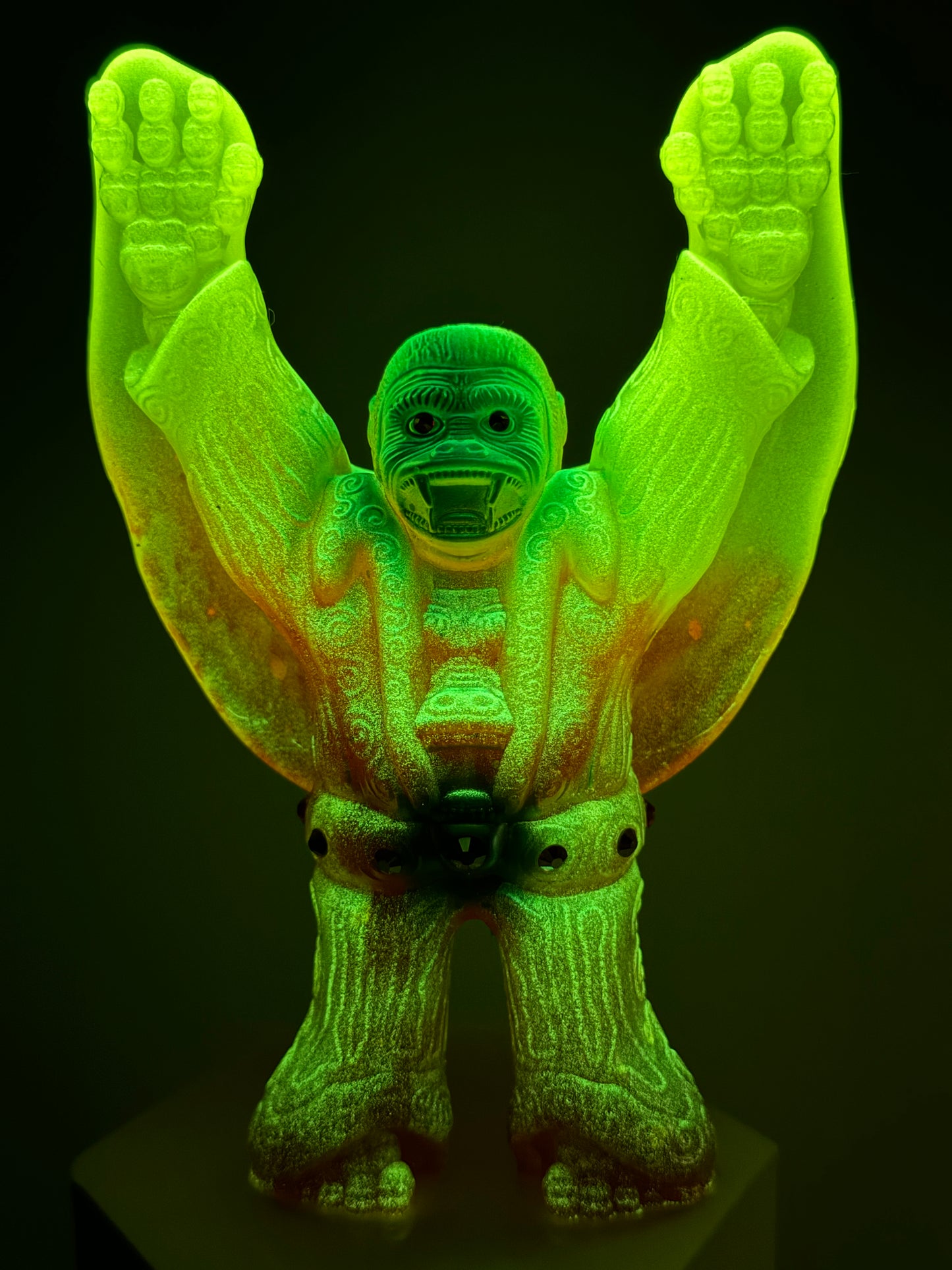 Elvis Ape: Magic Glow Contest