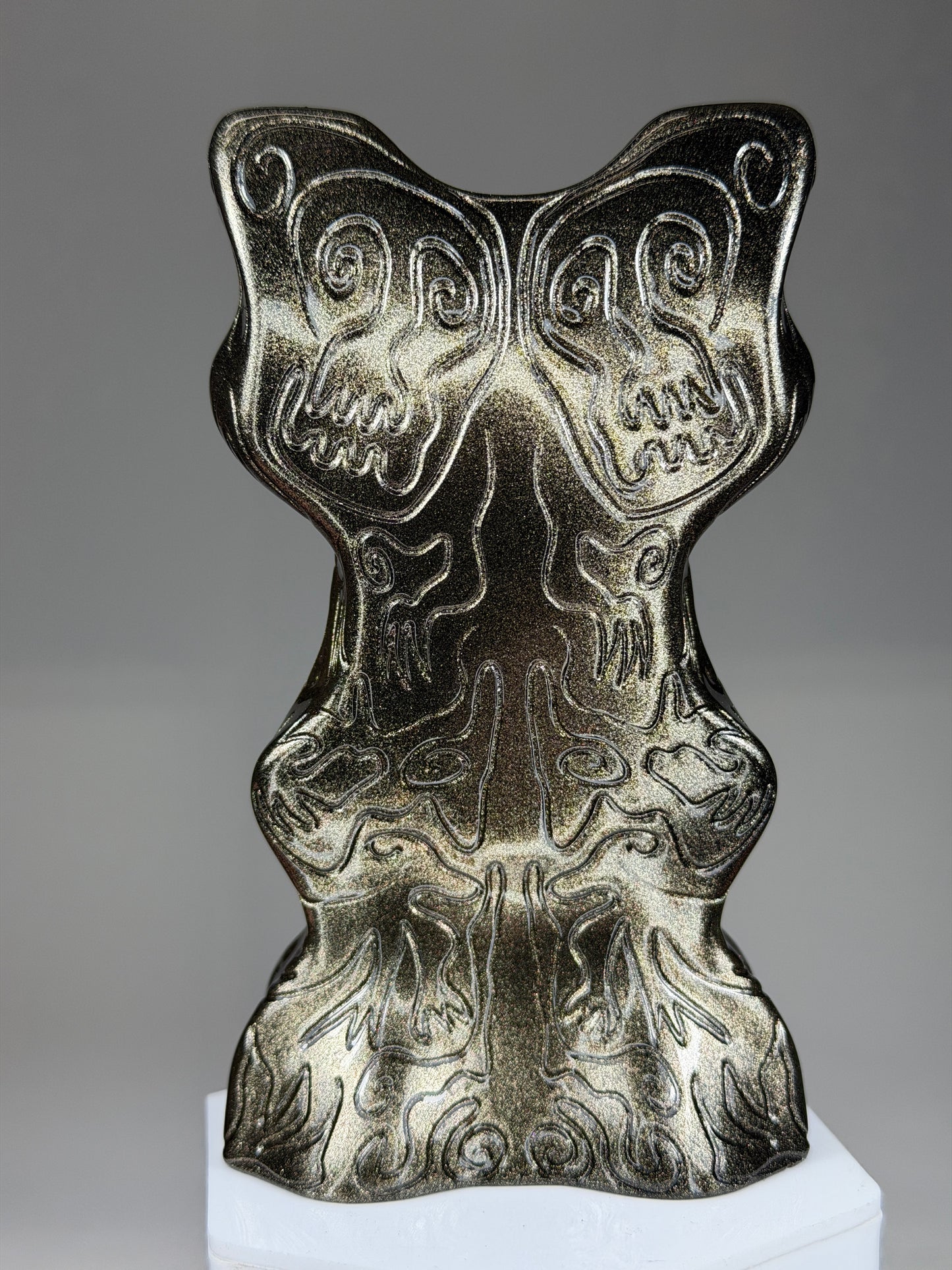 Bveeu Qe’bb: Mirrored Dark Chrome