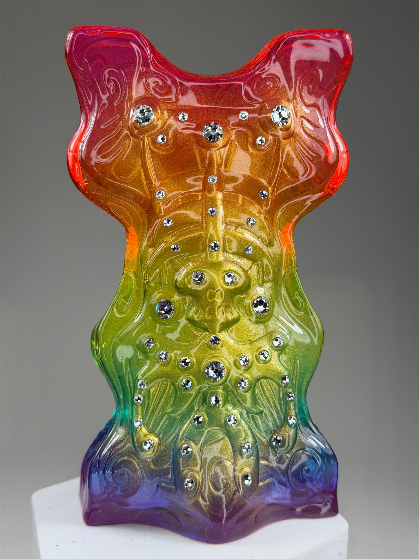 Bveeu Qe’bb: Transparent Rainbow