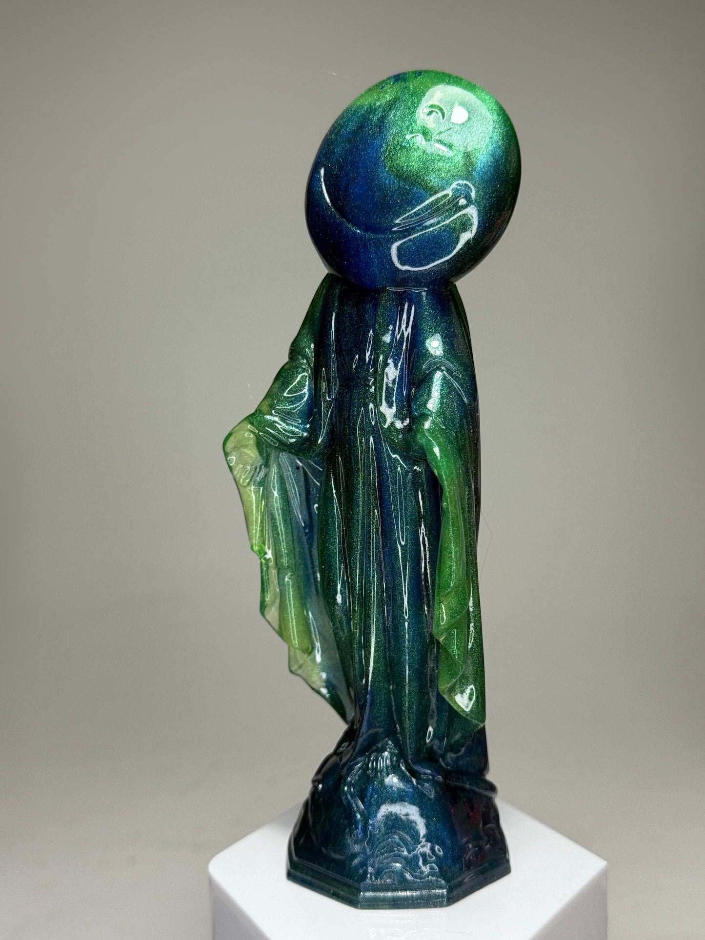 Happy Mary: Green ‘n Blue