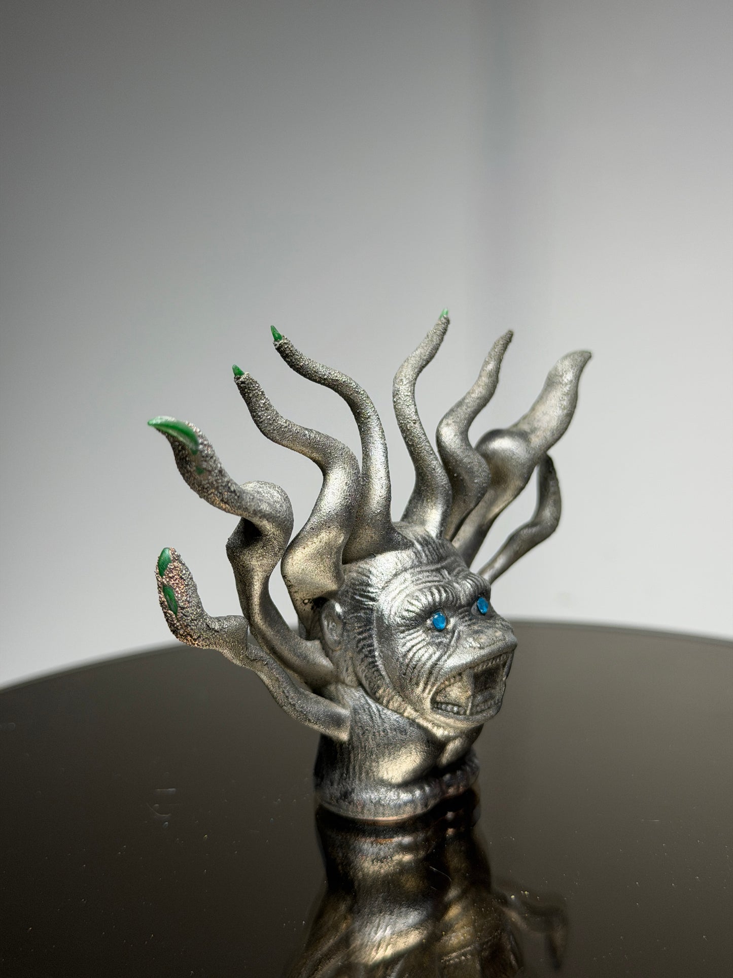 Tteum Ap’e Wnne: Chrome Plated Worn