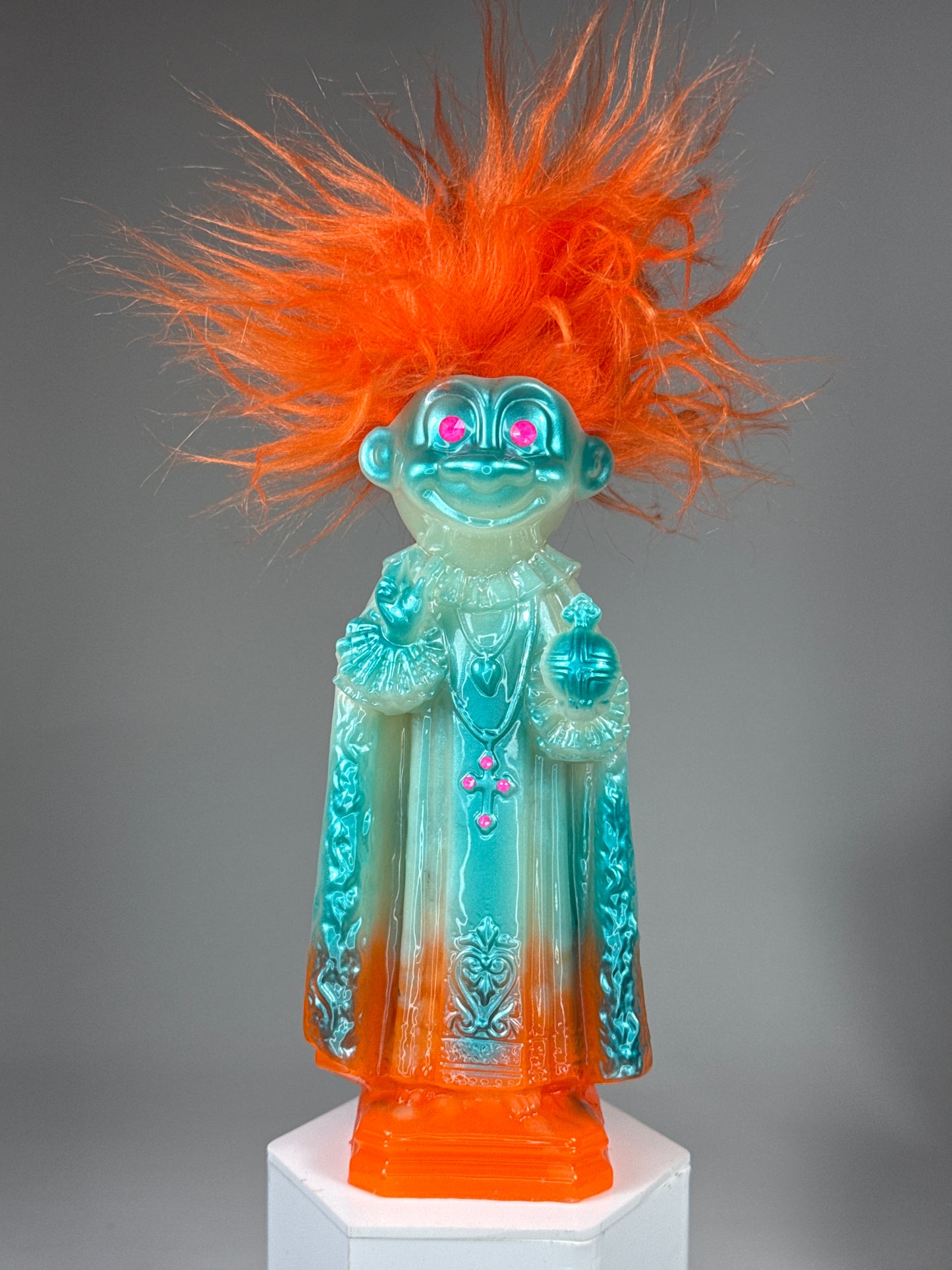 Saint Troll: Glow White/Orange