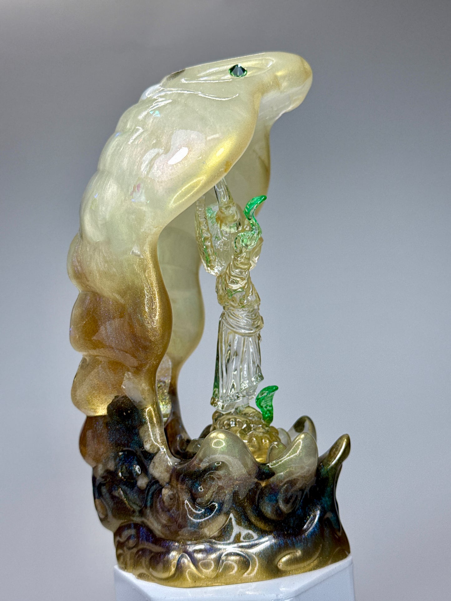 Snake Handler Shrine: Pearlescent Overlord