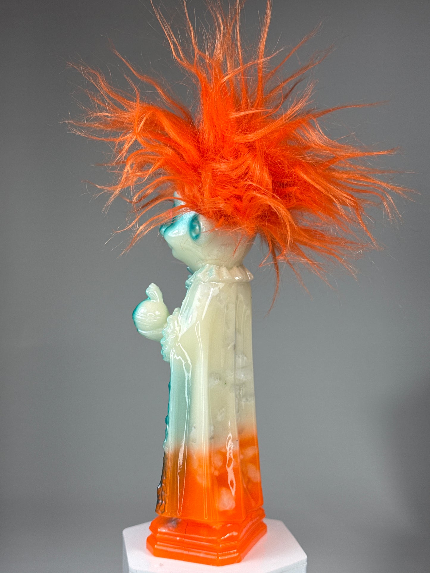 Saint Troll: Glow White/Orange