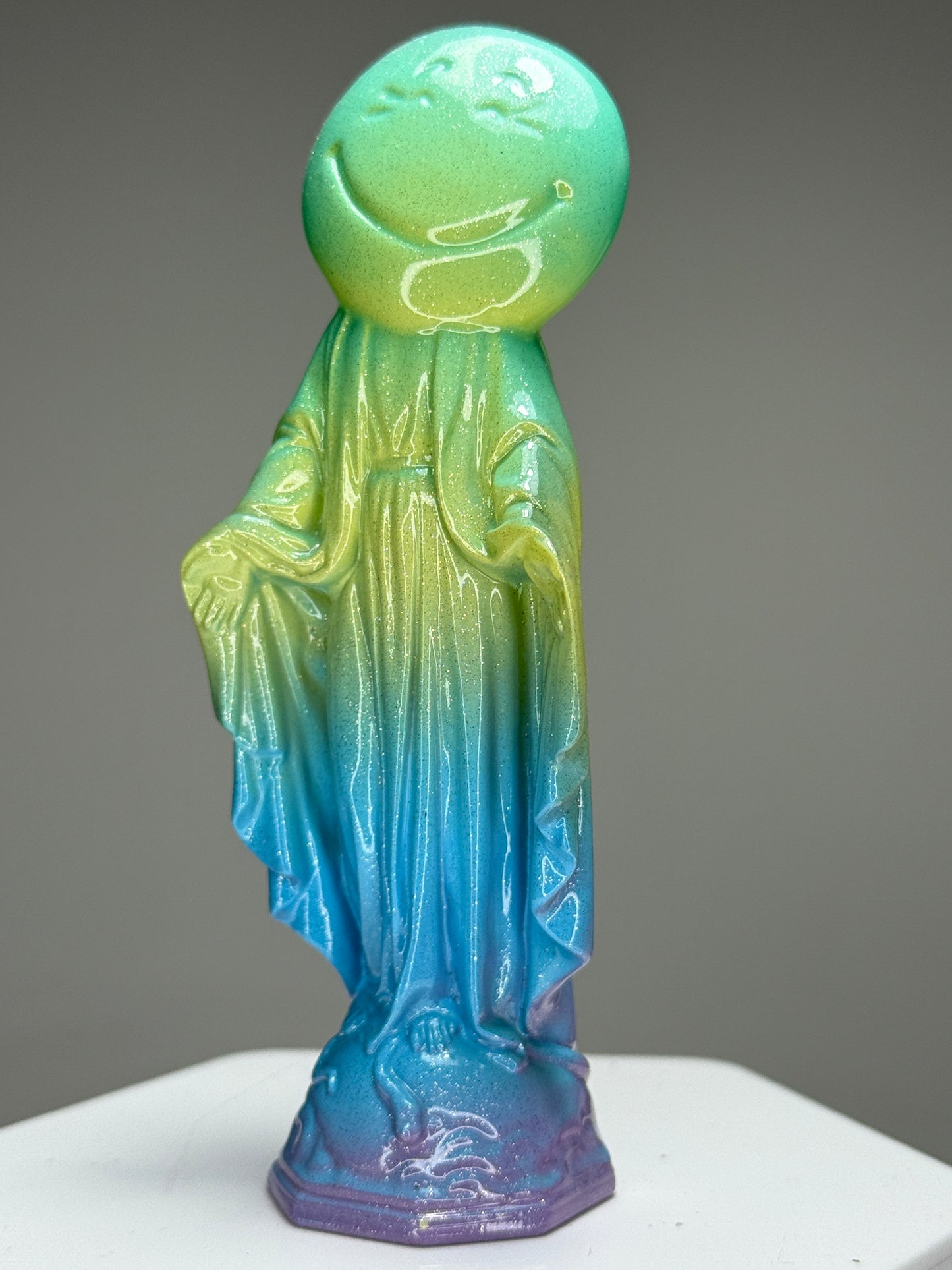 Happy Mary: Pastel Rainbow