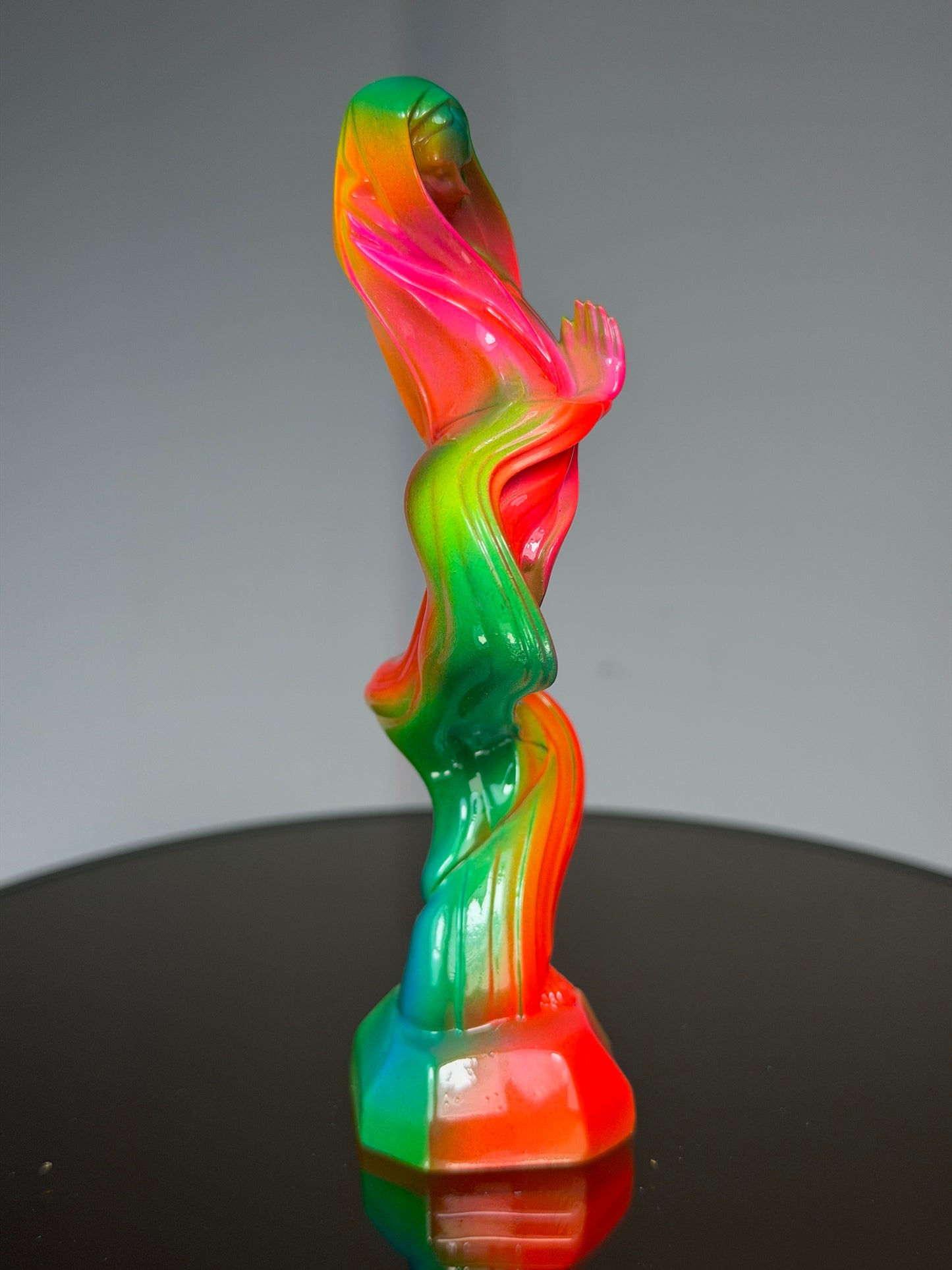 Twisteder Sister: Neon Twist