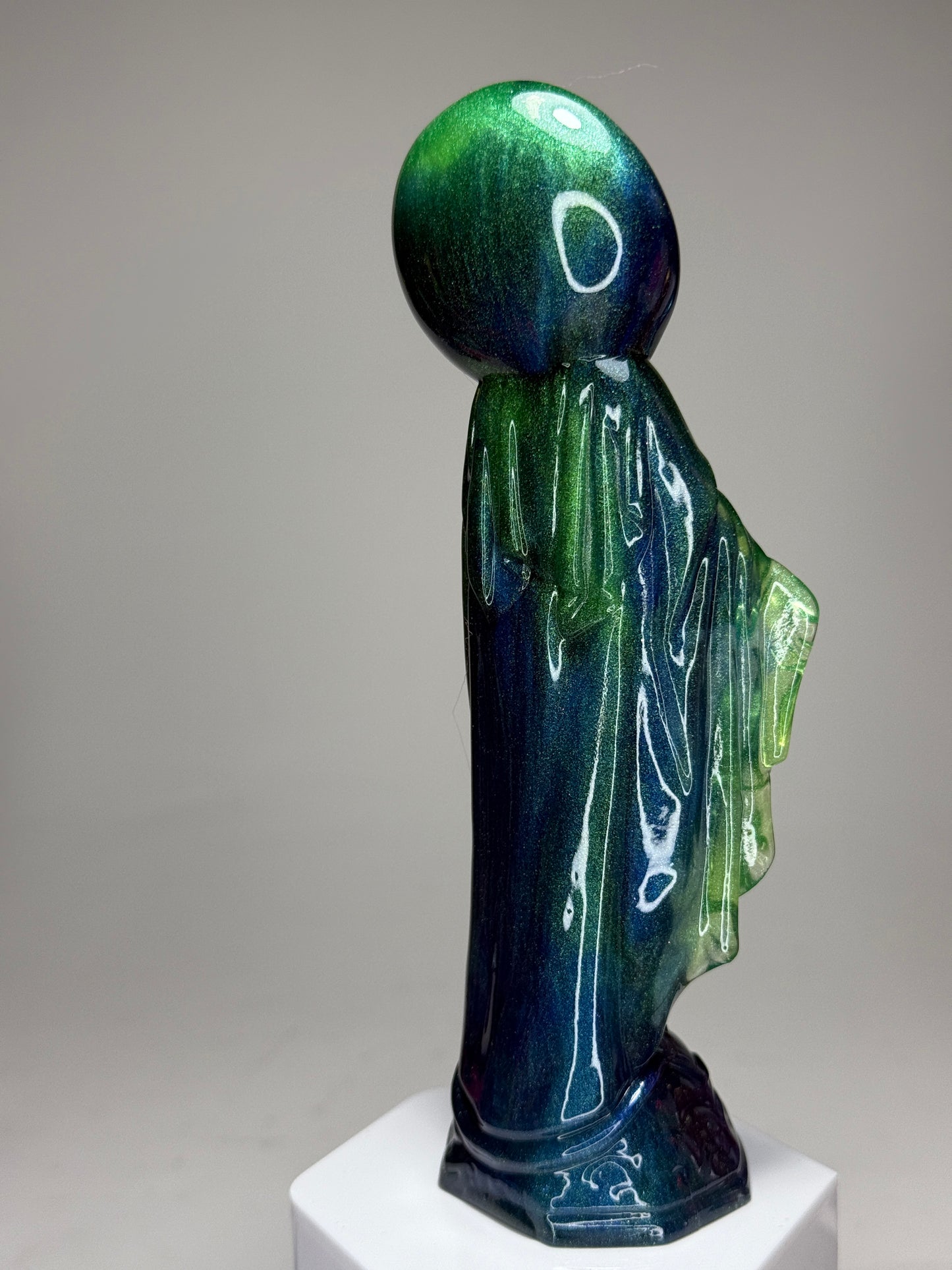 Happy Mary: Green ‘n Blue