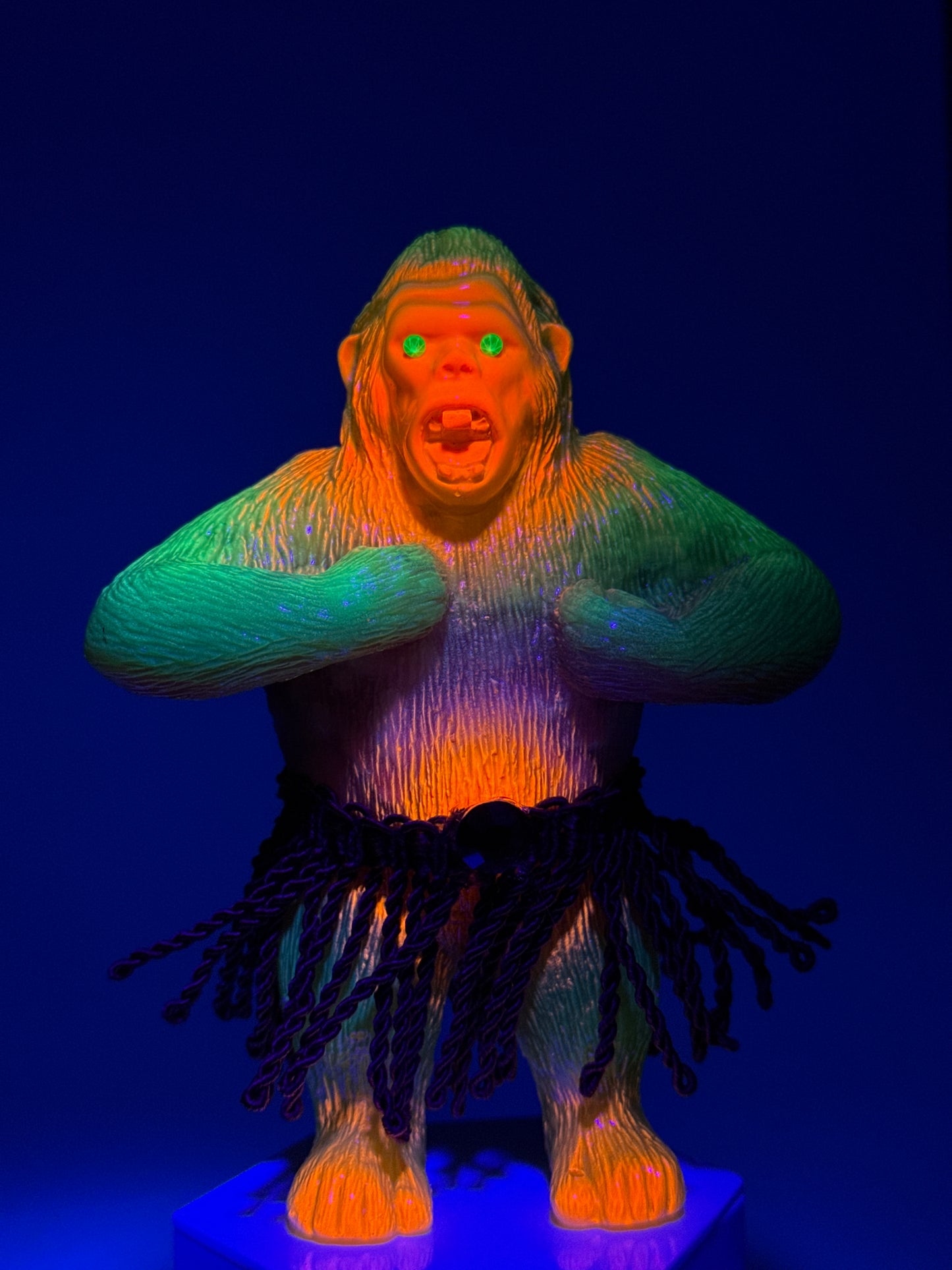 Hula Ape: Green/Purple Glow