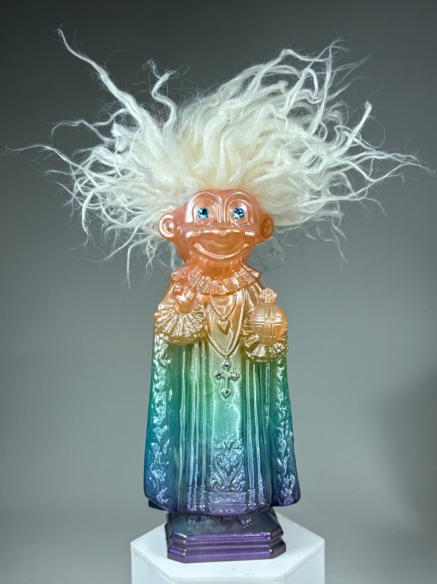 Saint Troll: Light Rainbow Sparkle
