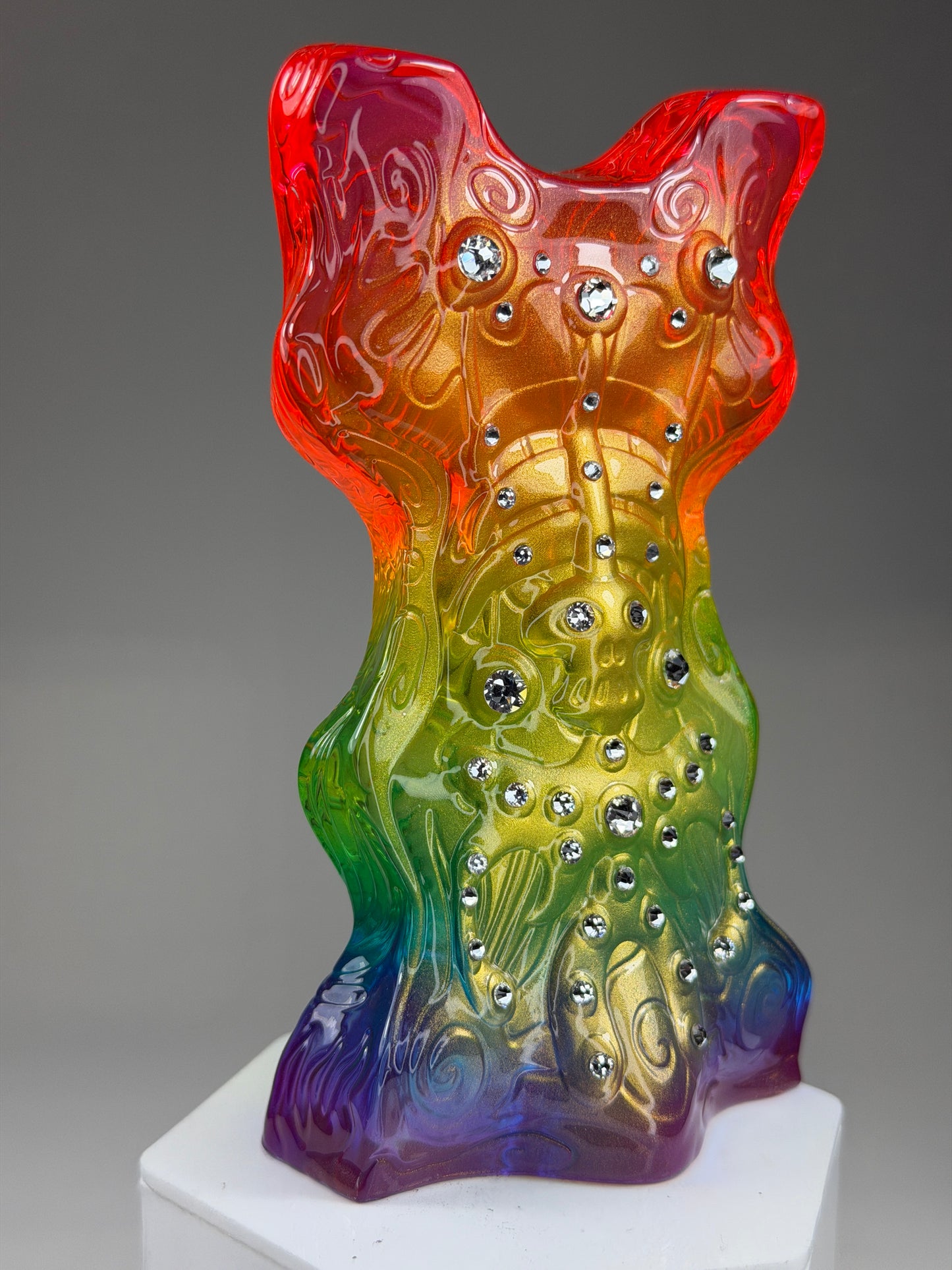 Bveeu Qe’bb: Transparent Rainbow