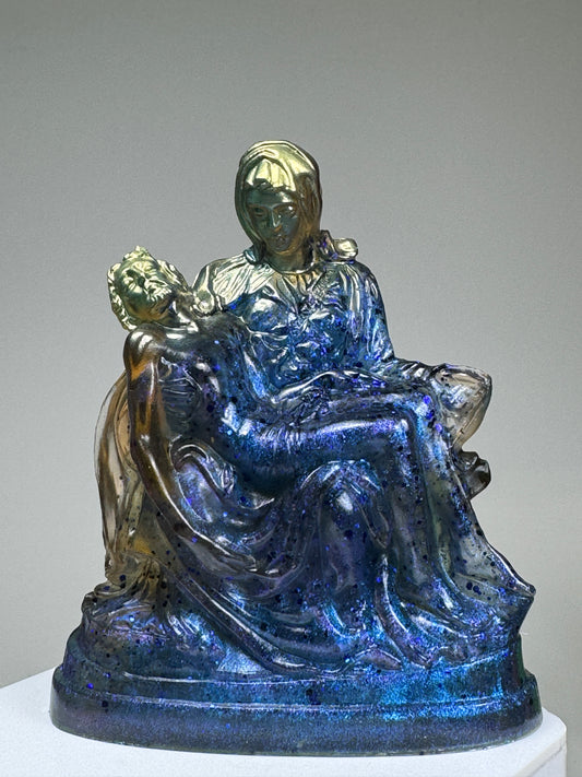 Pietà: Universal