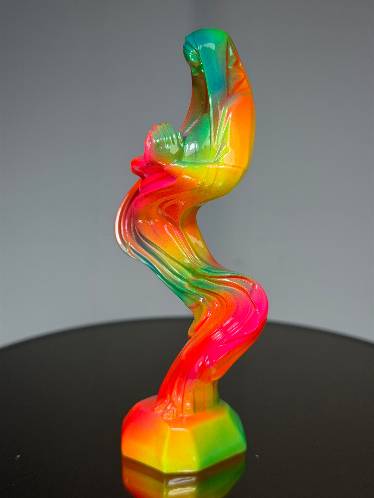 Twisteder Sister: Neon Twist