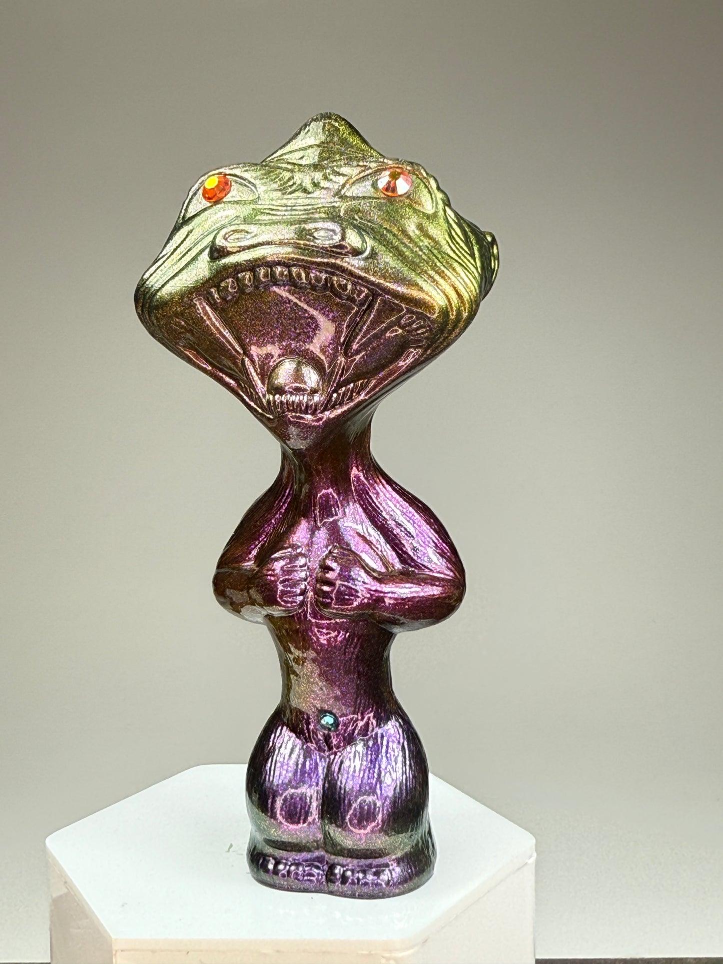 Fisheye Ape: Colorshift Closeup