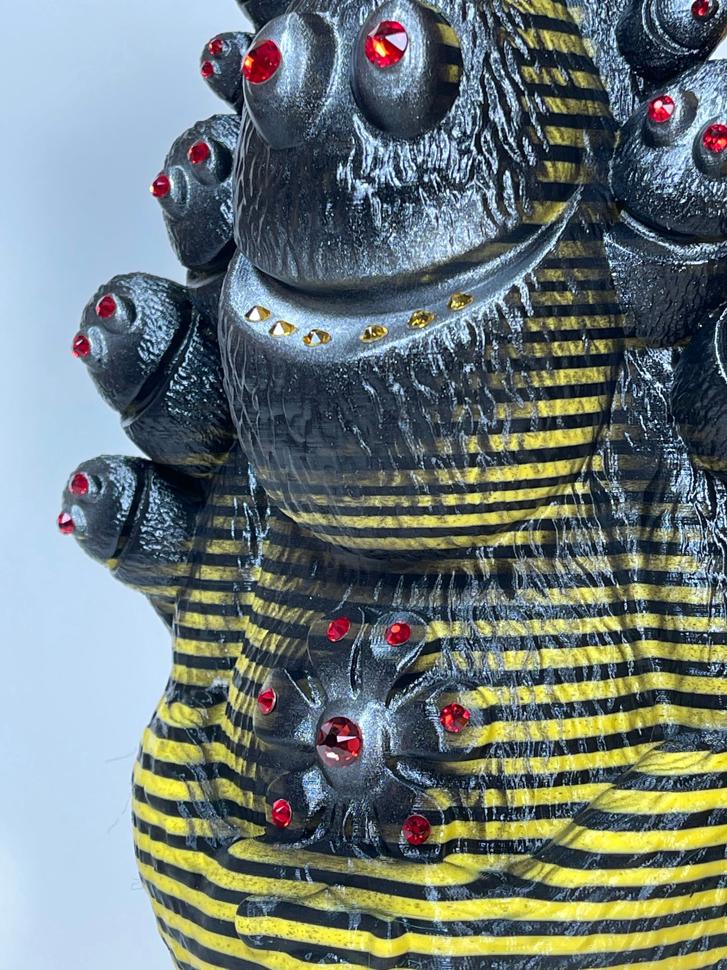 Monster King: Surprisingly Rotational King Bee